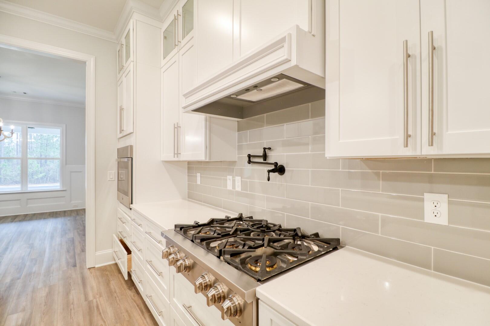 525 LONGSHADOW Drive