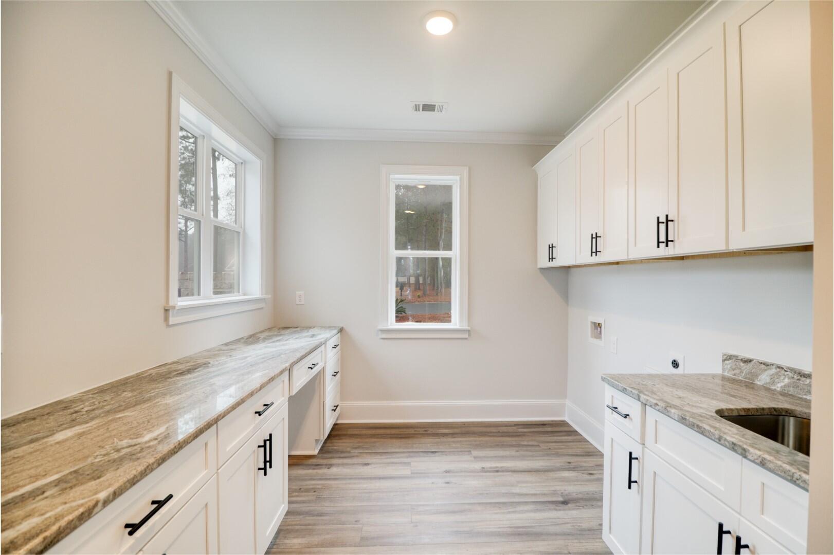 525 LONGSHADOW Drive