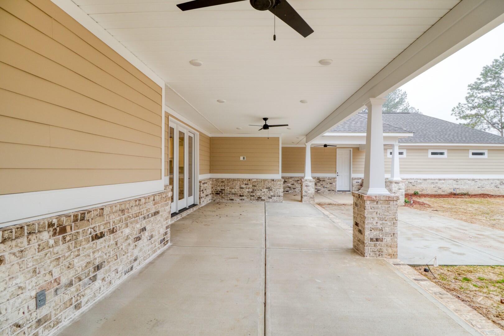 525 LONGSHADOW Drive