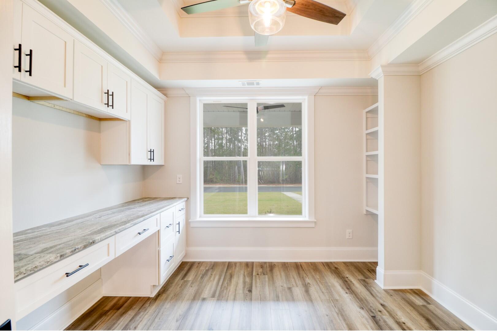 525 LONGSHADOW Drive