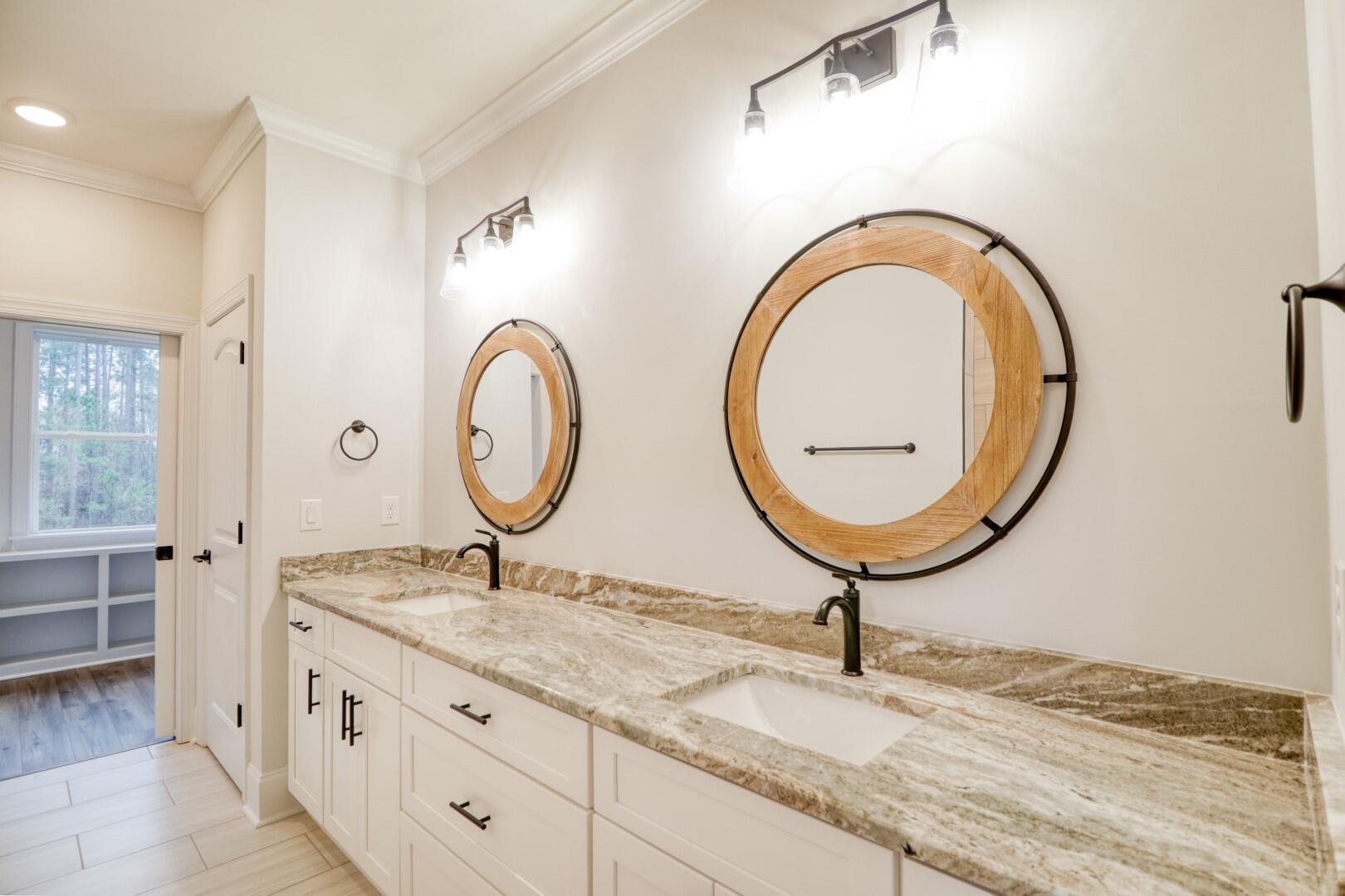 525 LONGSHADOW Drive