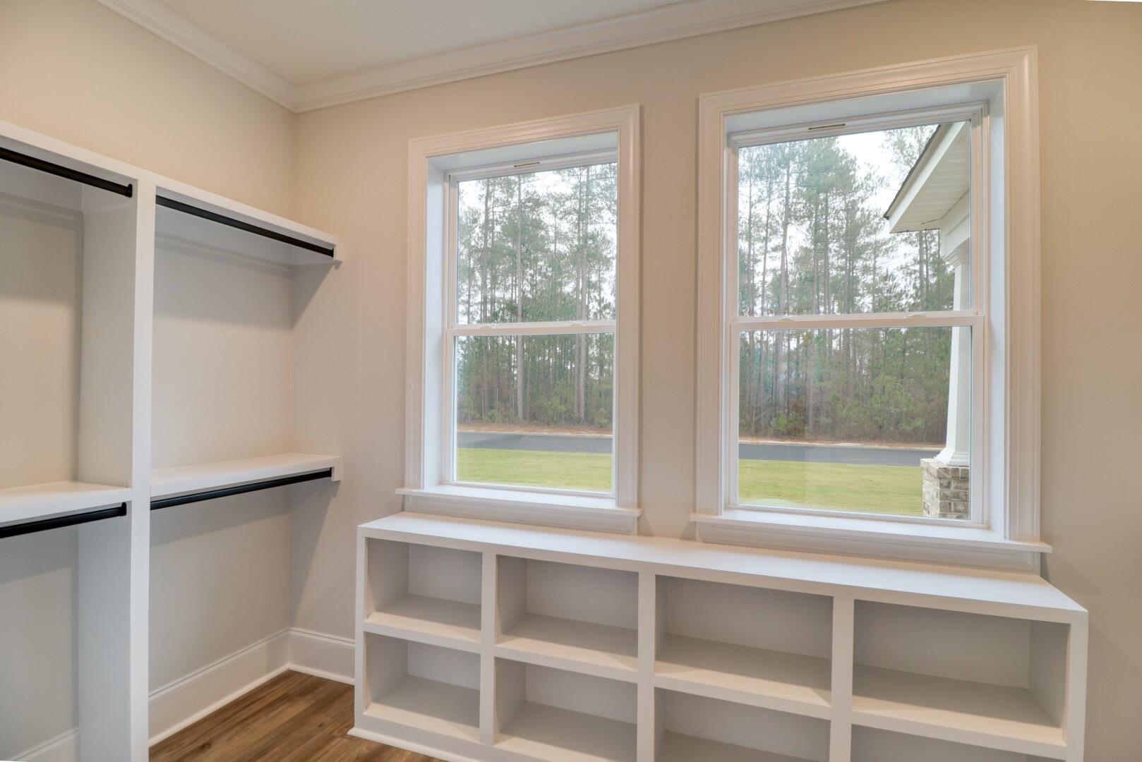 525 LONGSHADOW Drive