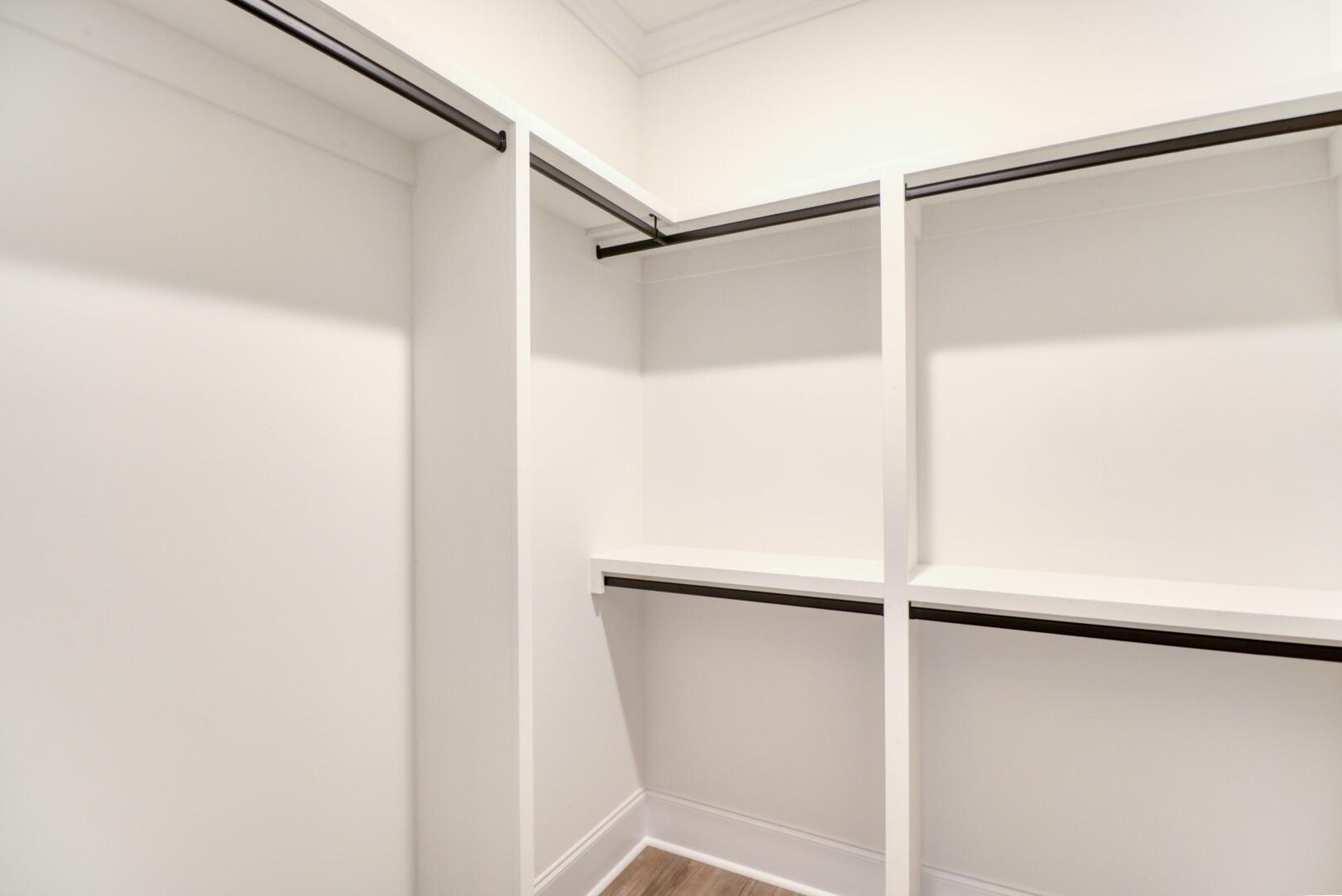 525 LONGSHADOW Drive