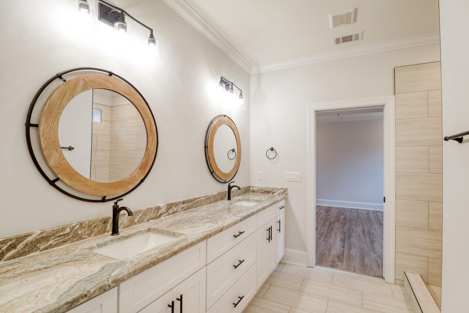 525 LONGSHADOW Drive