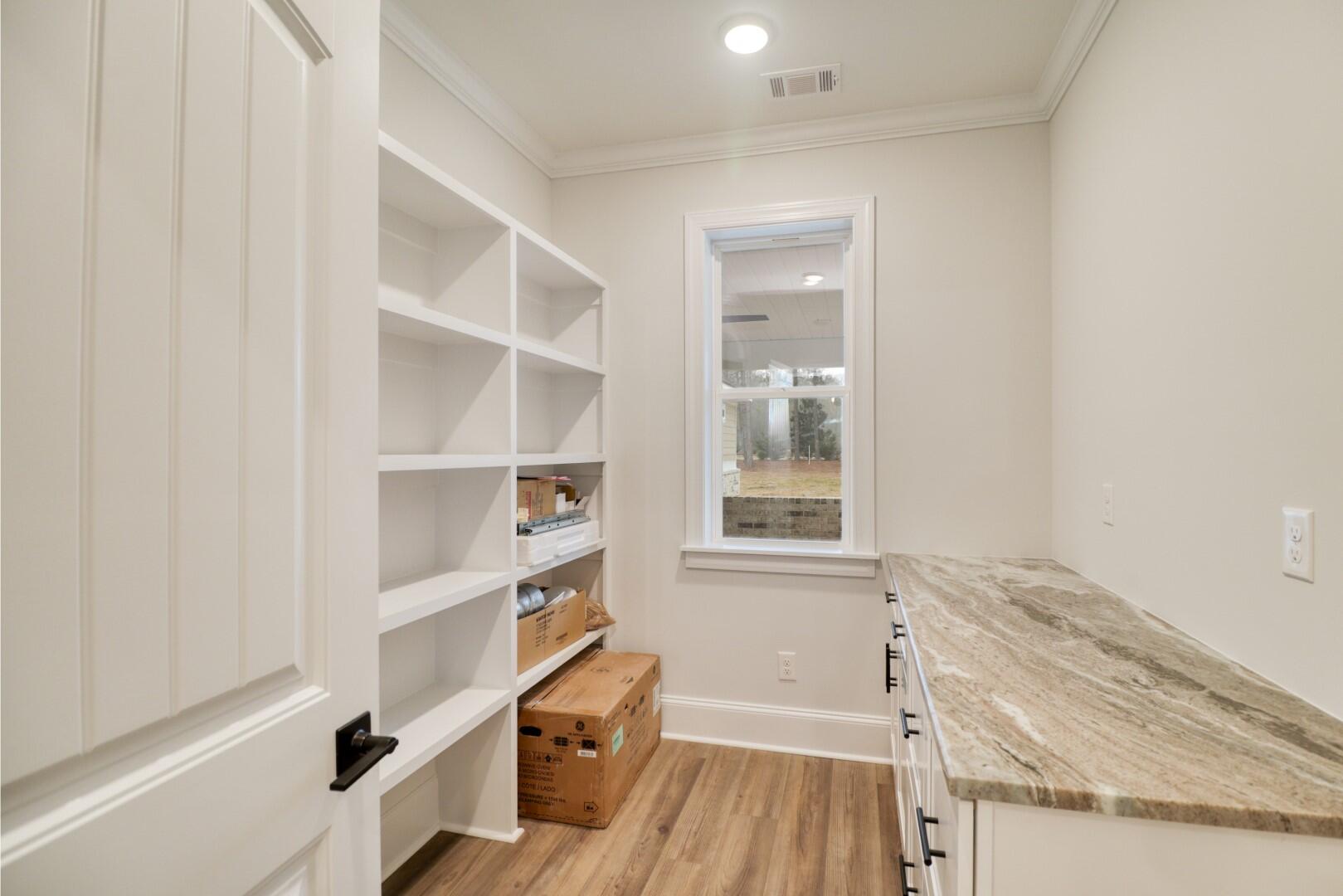 525 LONGSHADOW Drive