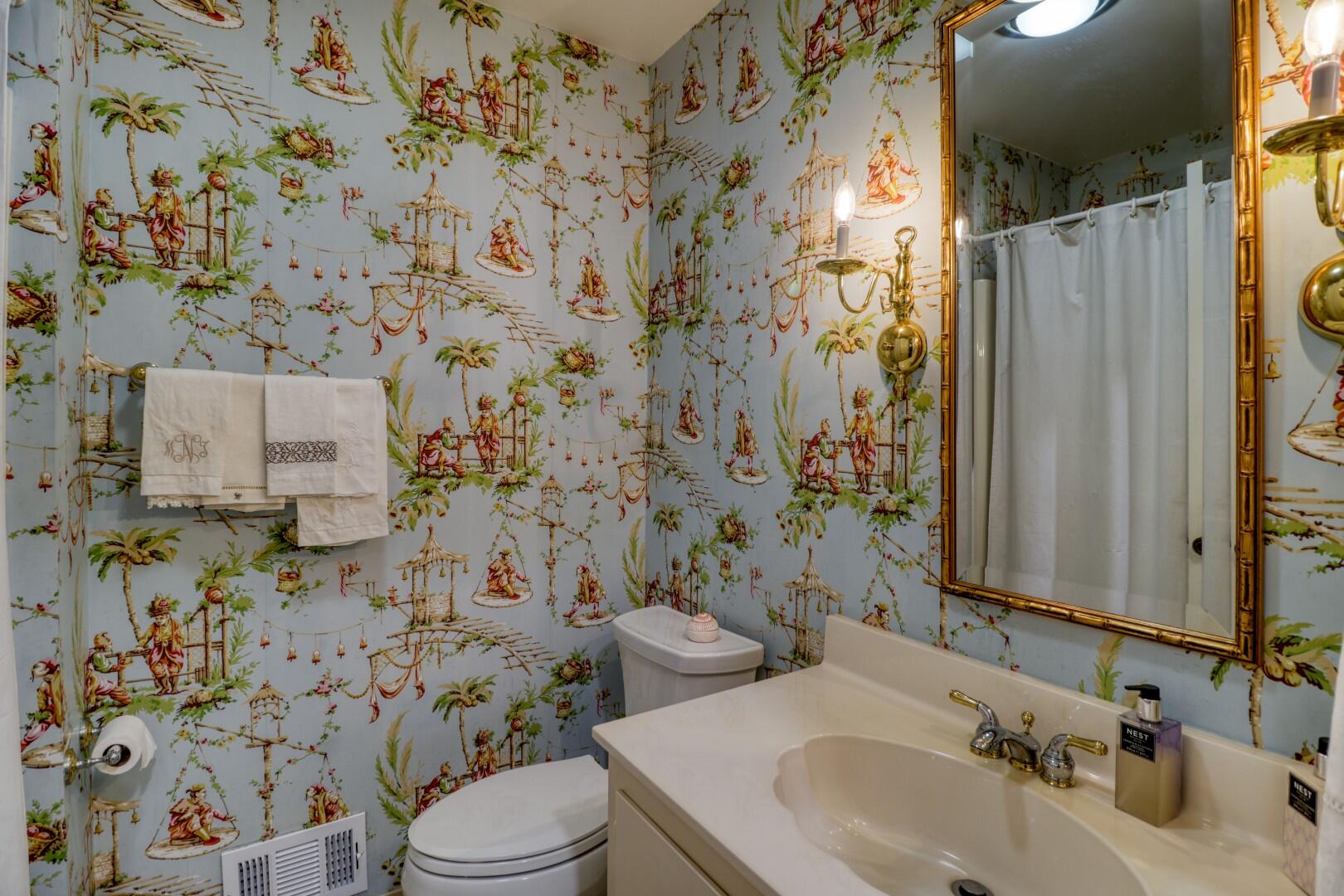 521 WINCHESTER Drive