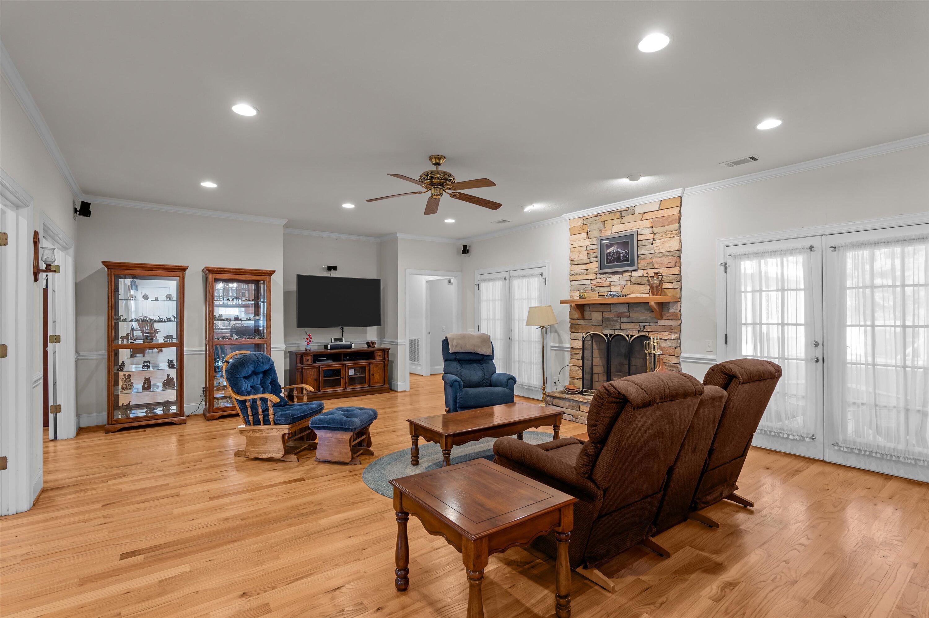 1960 WHITE ROCK Road