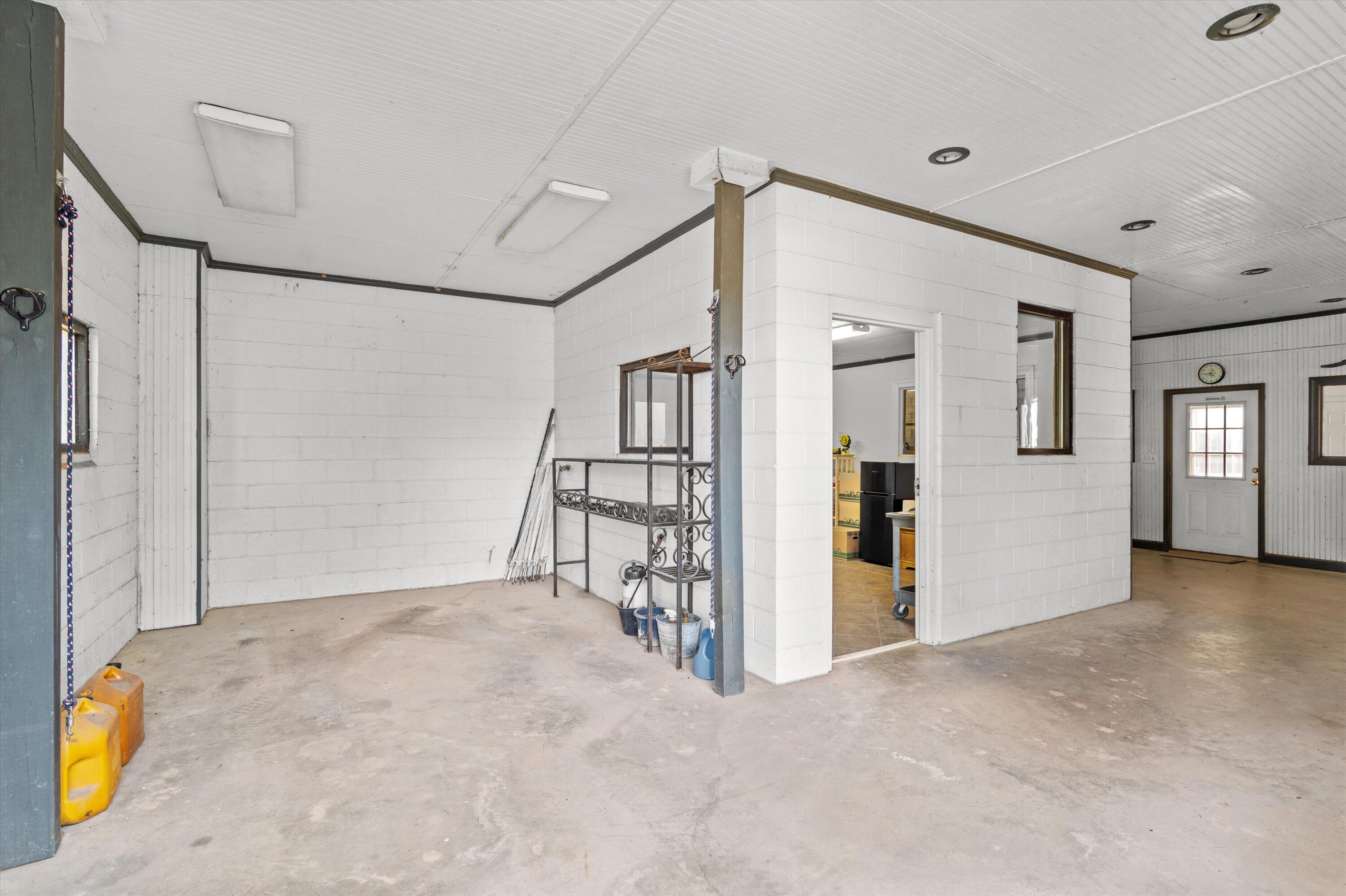 1960 WHITE ROCK Road