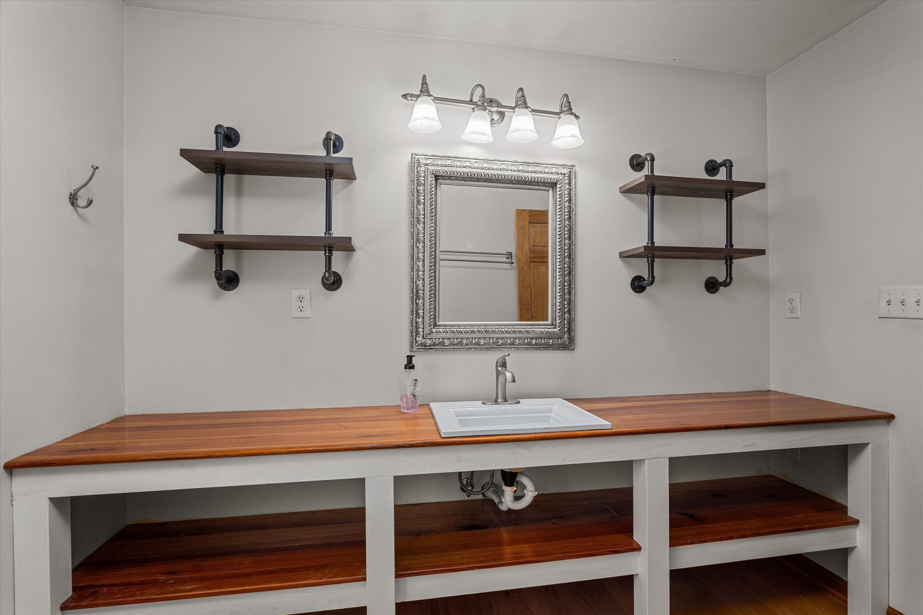 1840 LONERGAN HULME Road