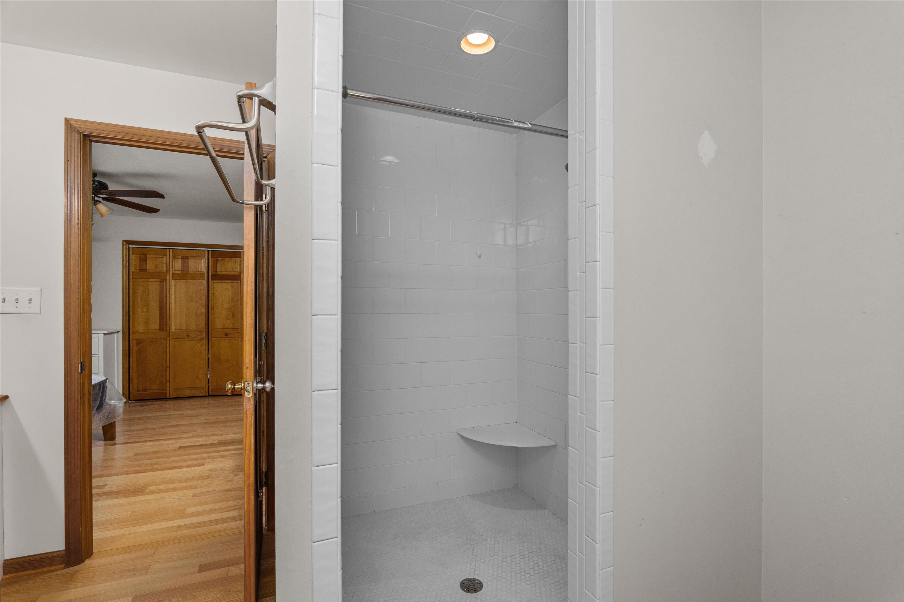 1840 LONERGAN HULME Road