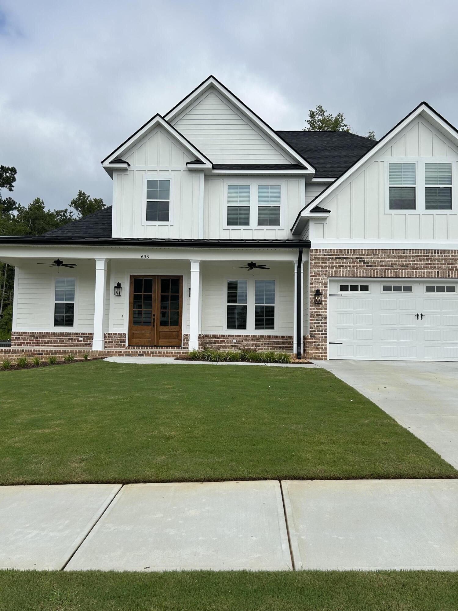 636 RIVER OAKS Lane