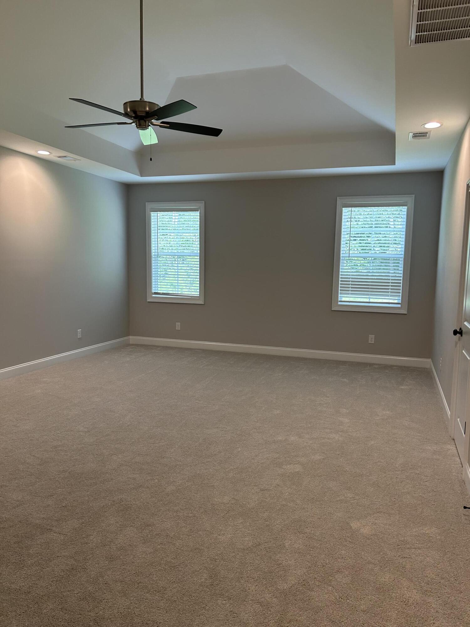 636 RIVER OAKS Lane