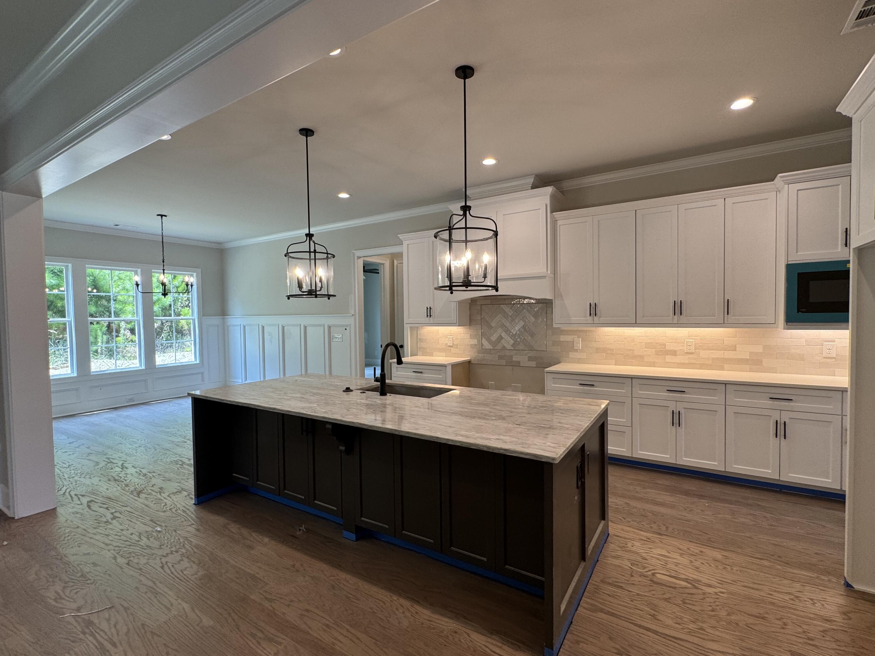 642 RIVER OAKS Lane