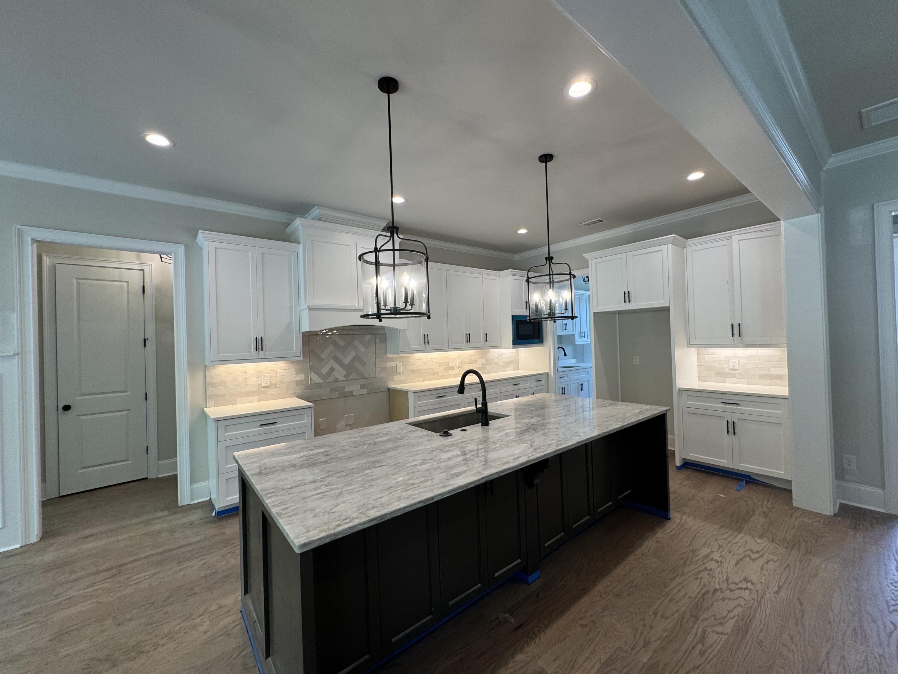 642 RIVER OAKS Lane