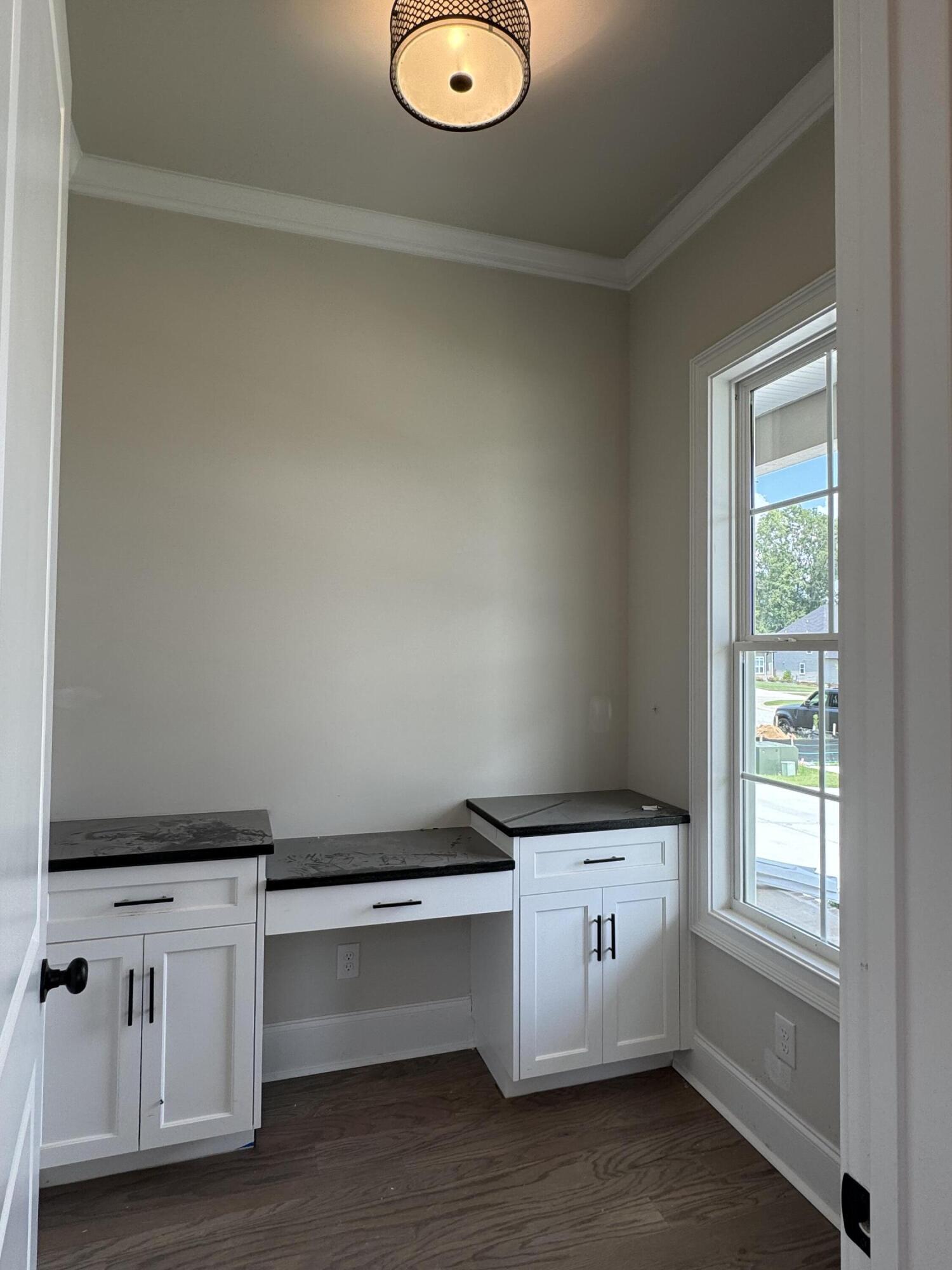 642 RIVER OAKS Lane