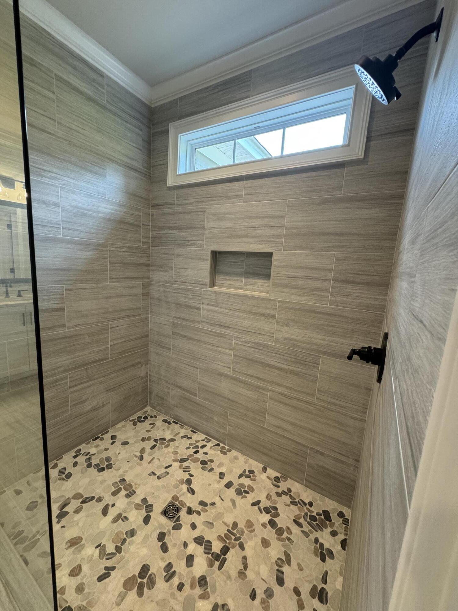 642 RIVER OAKS Lane