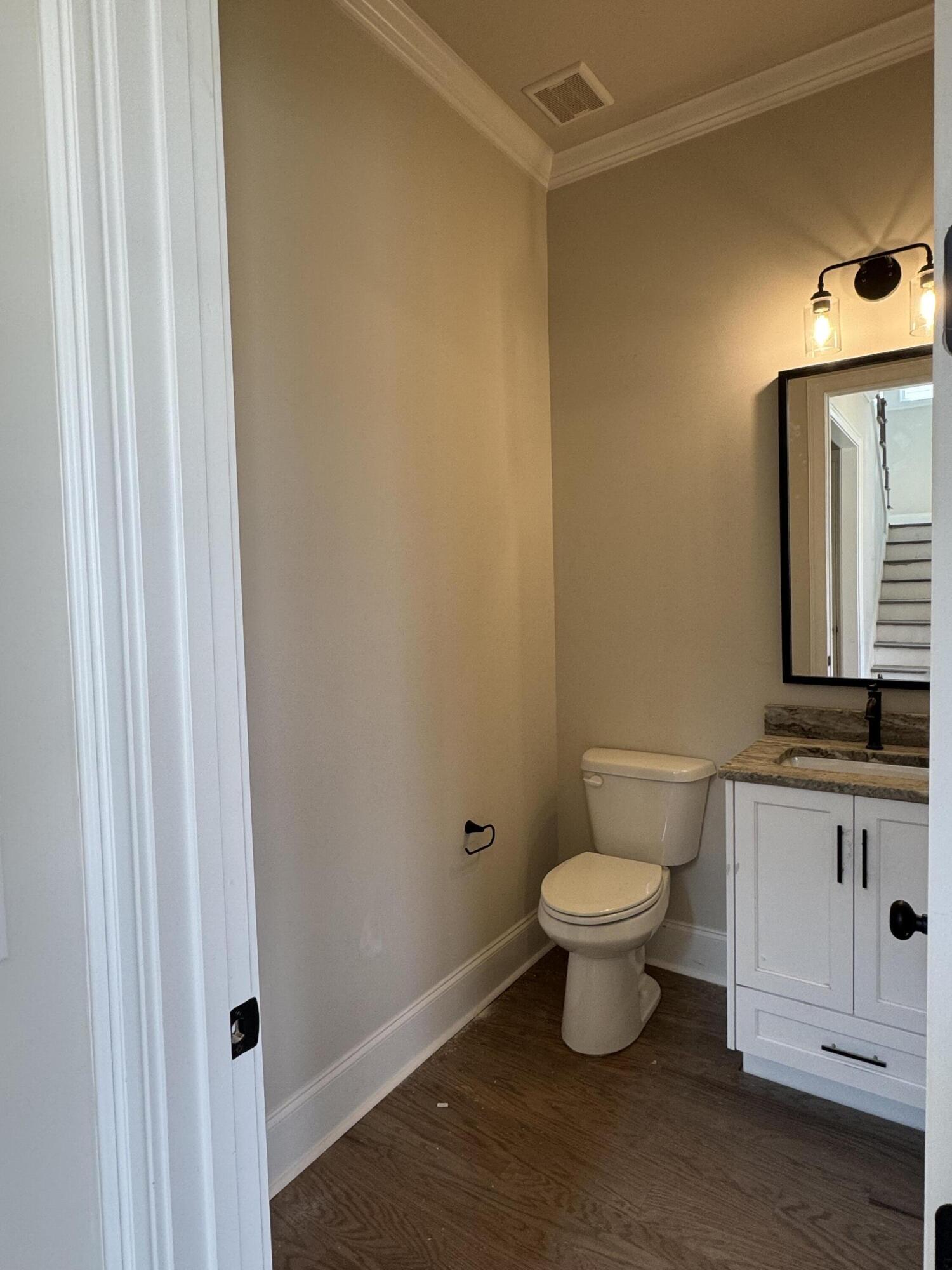 642 RIVER OAKS Lane