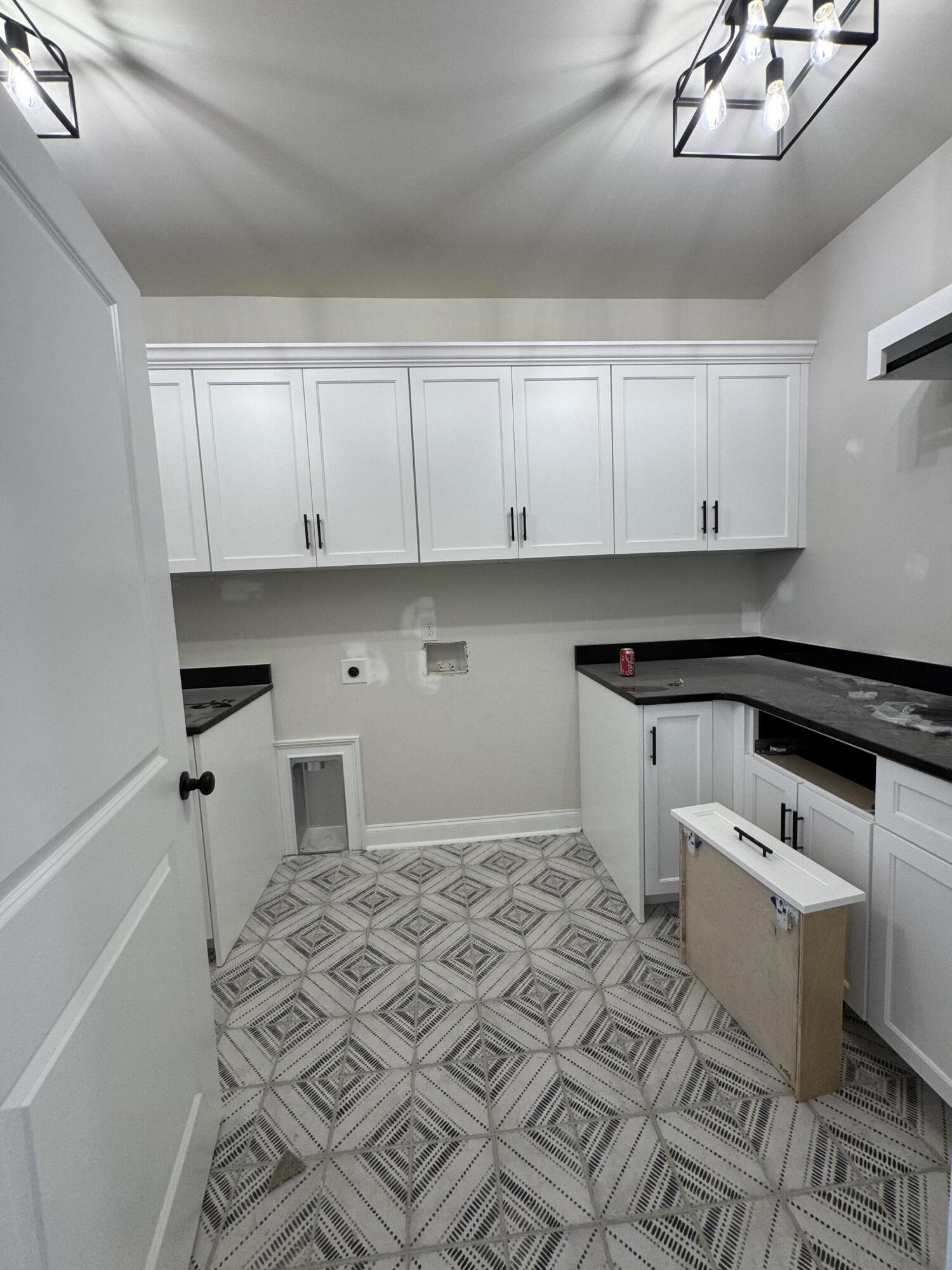 642 RIVER OAKS Lane