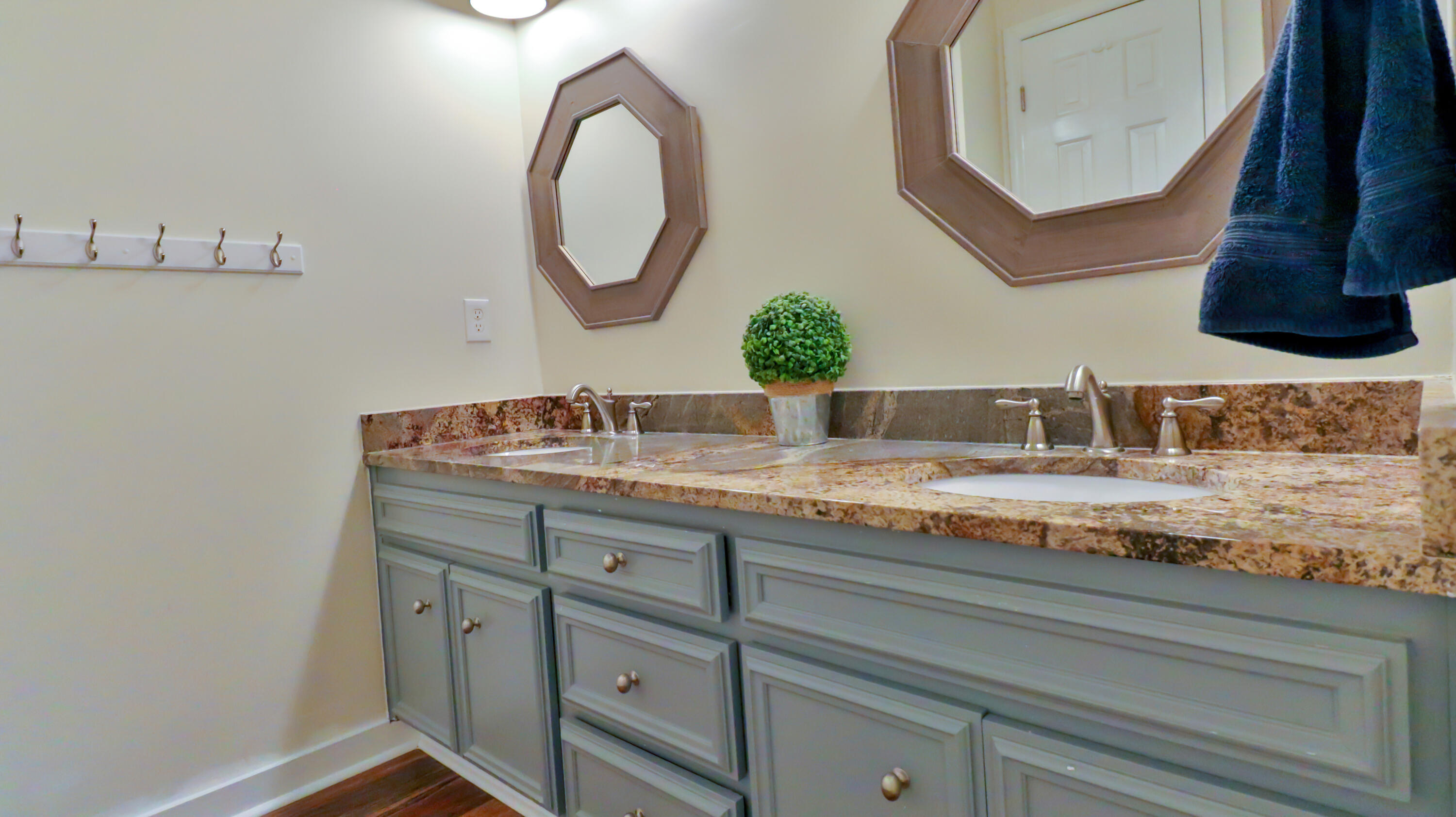 992 WINDMILL LANE Lane