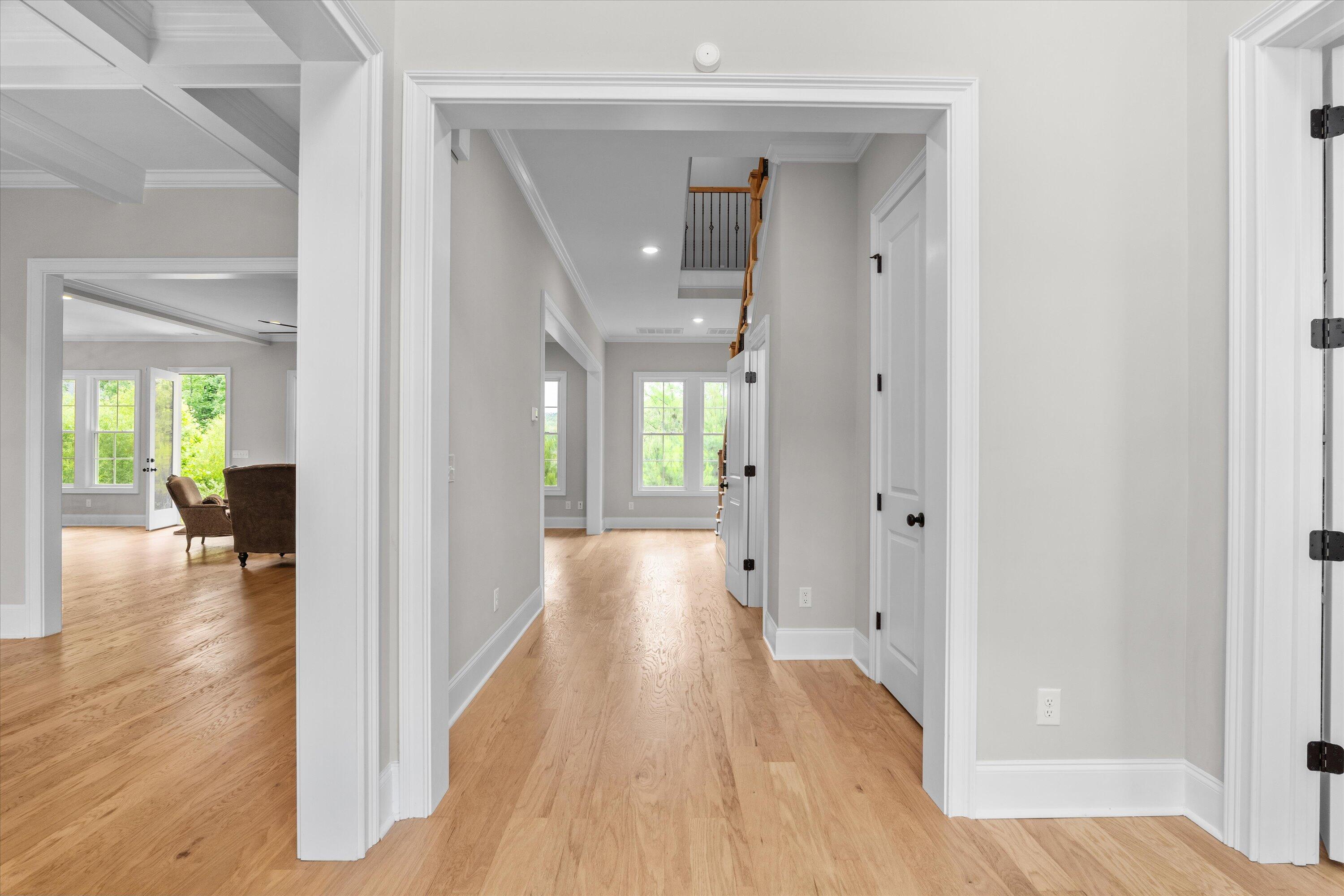 552 RIVER OAKS Lane