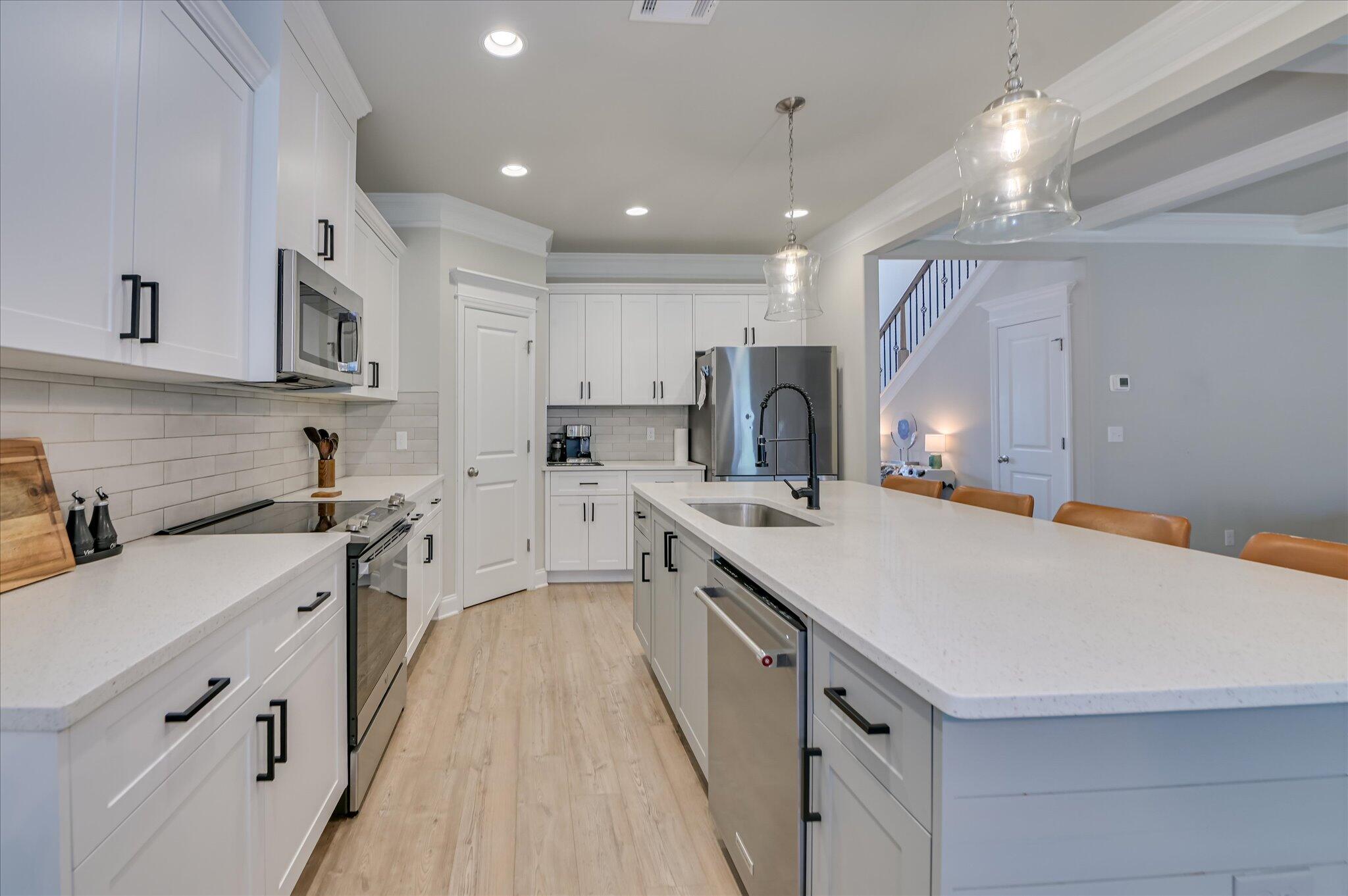 3525 HILLTOP Trail