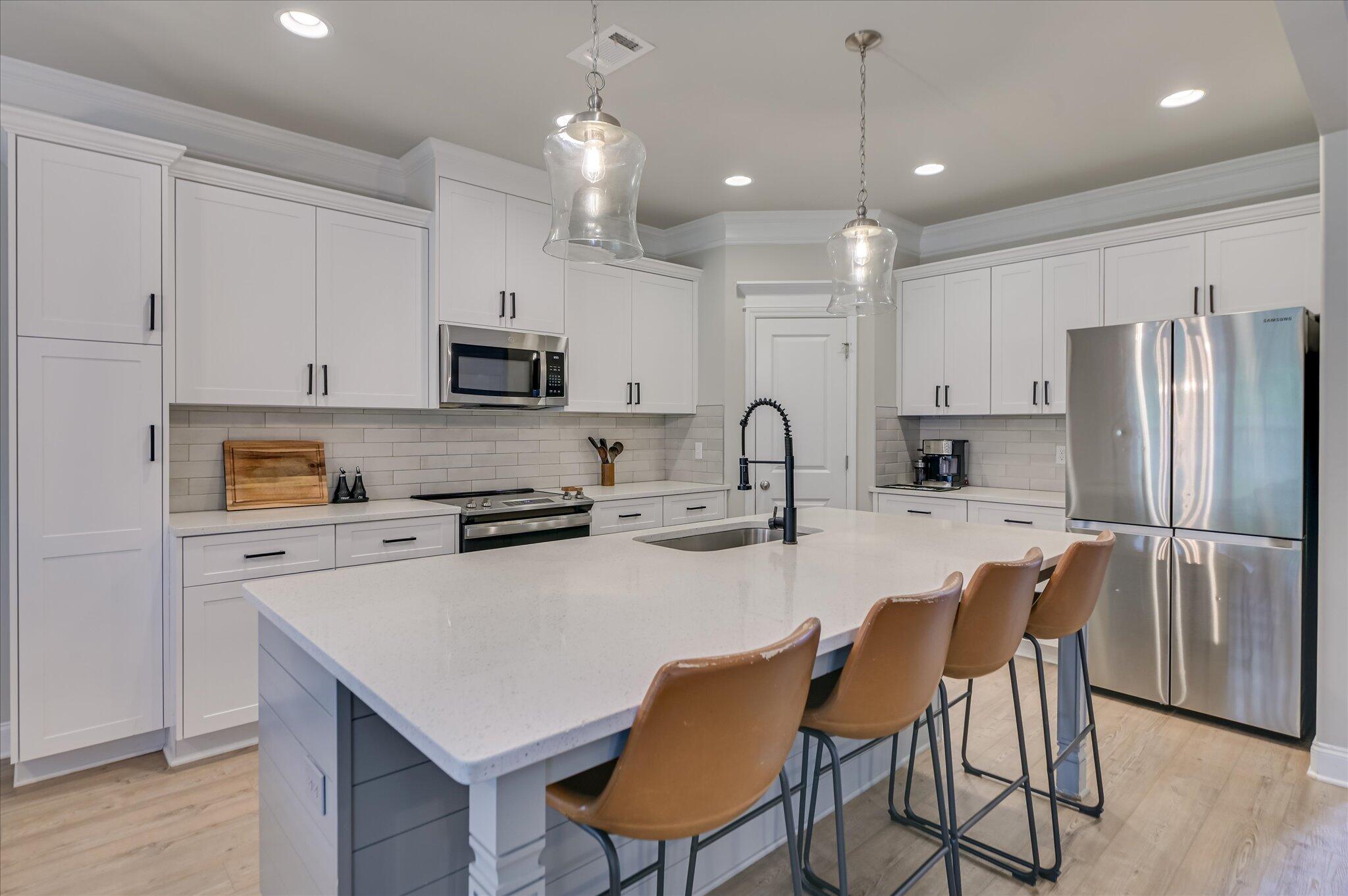 3525 HILLTOP Trail