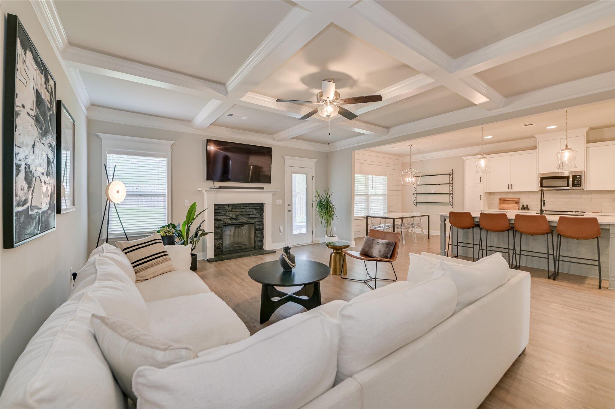 3525 HILLTOP Trail