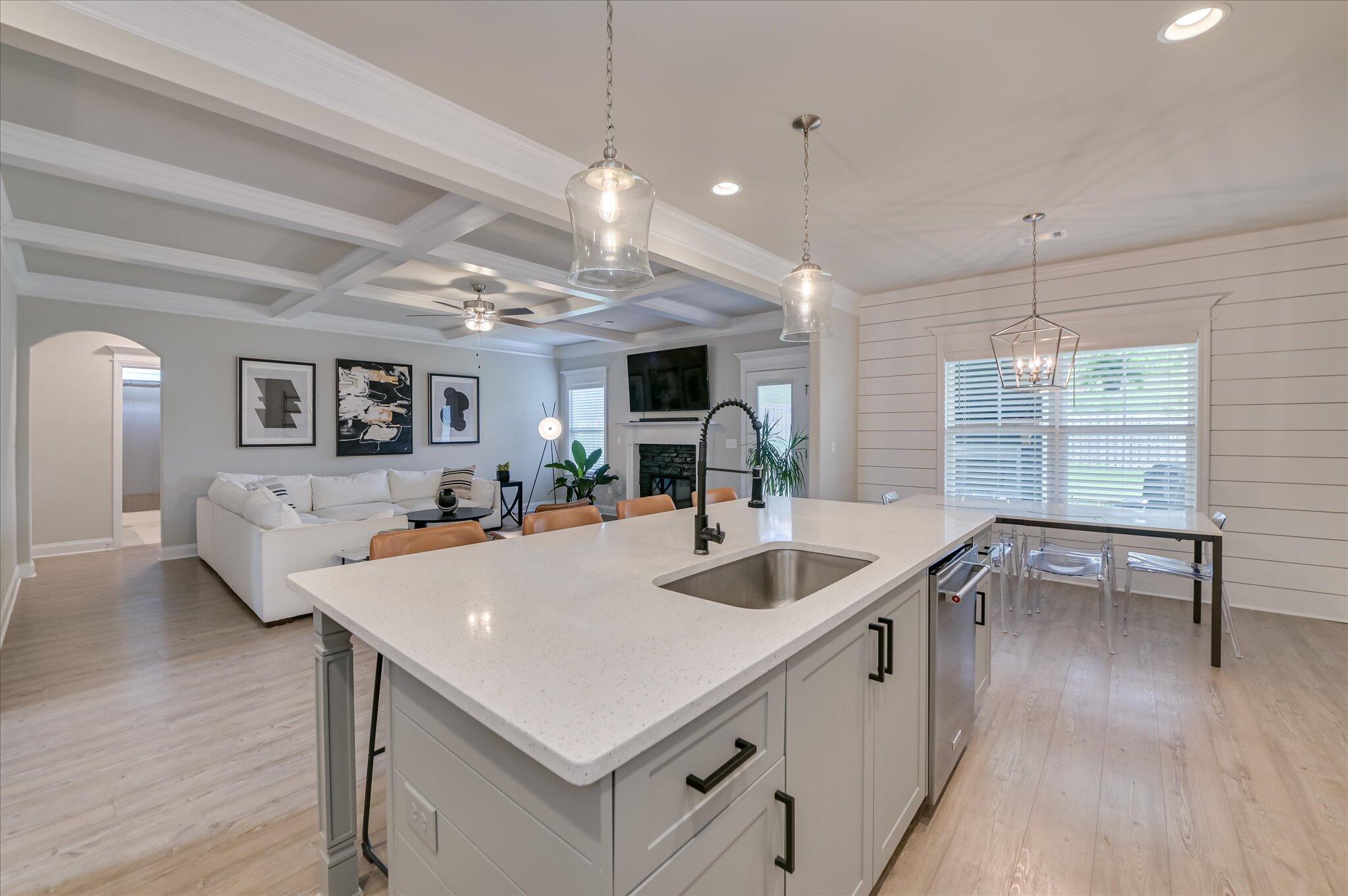 3525 HILLTOP Trail
