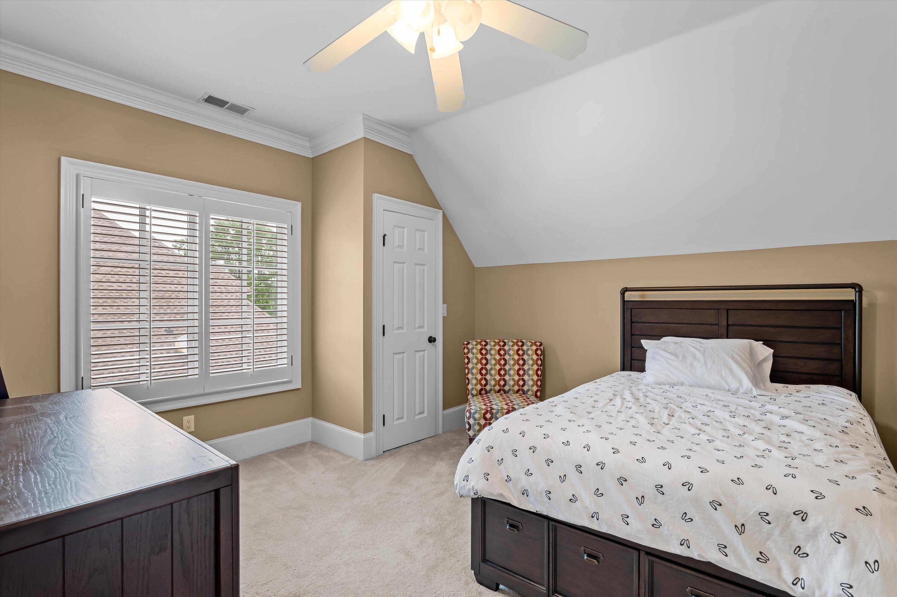 1013 Emerald Place