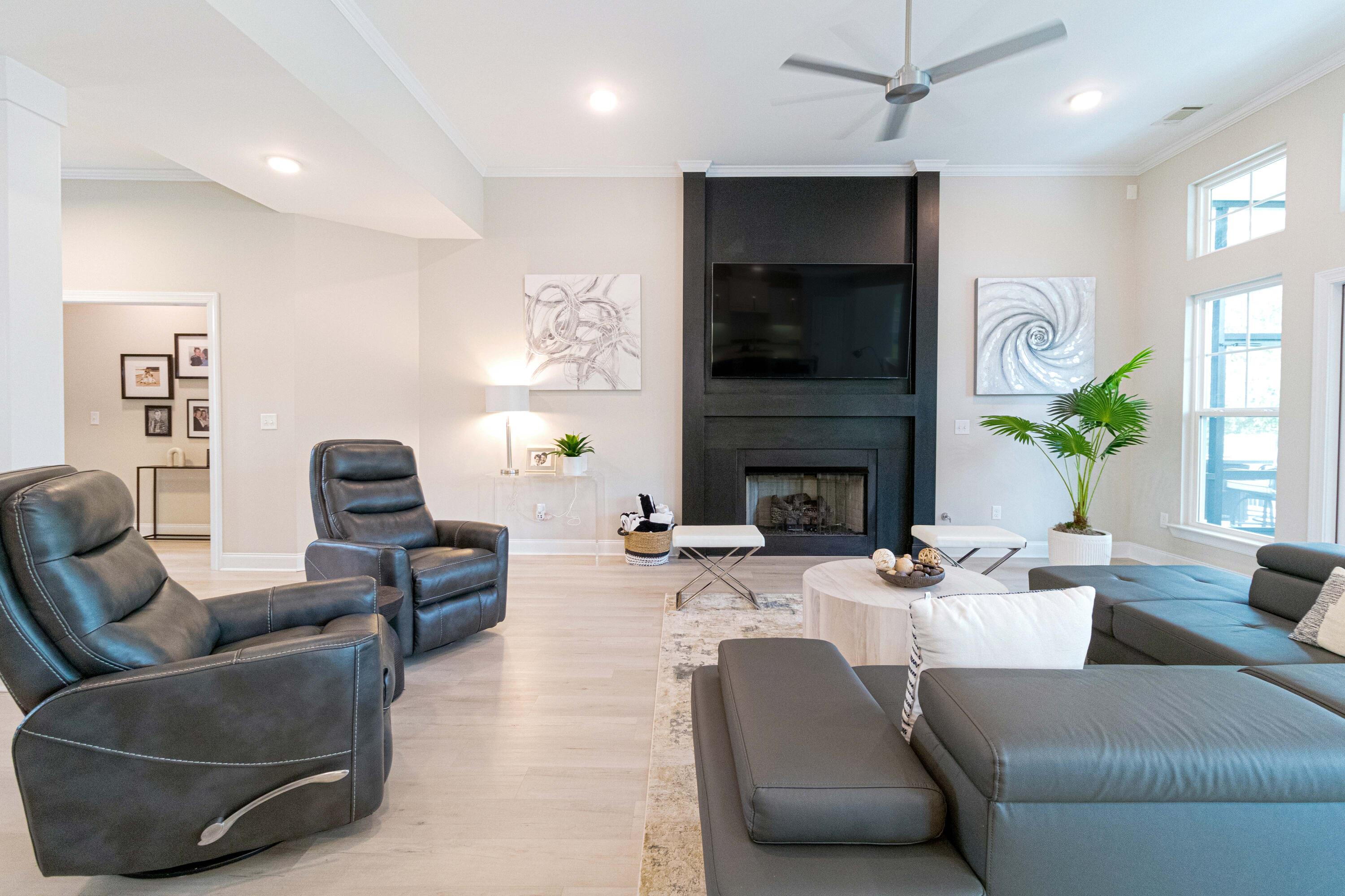 555 Rivernorth Dr.