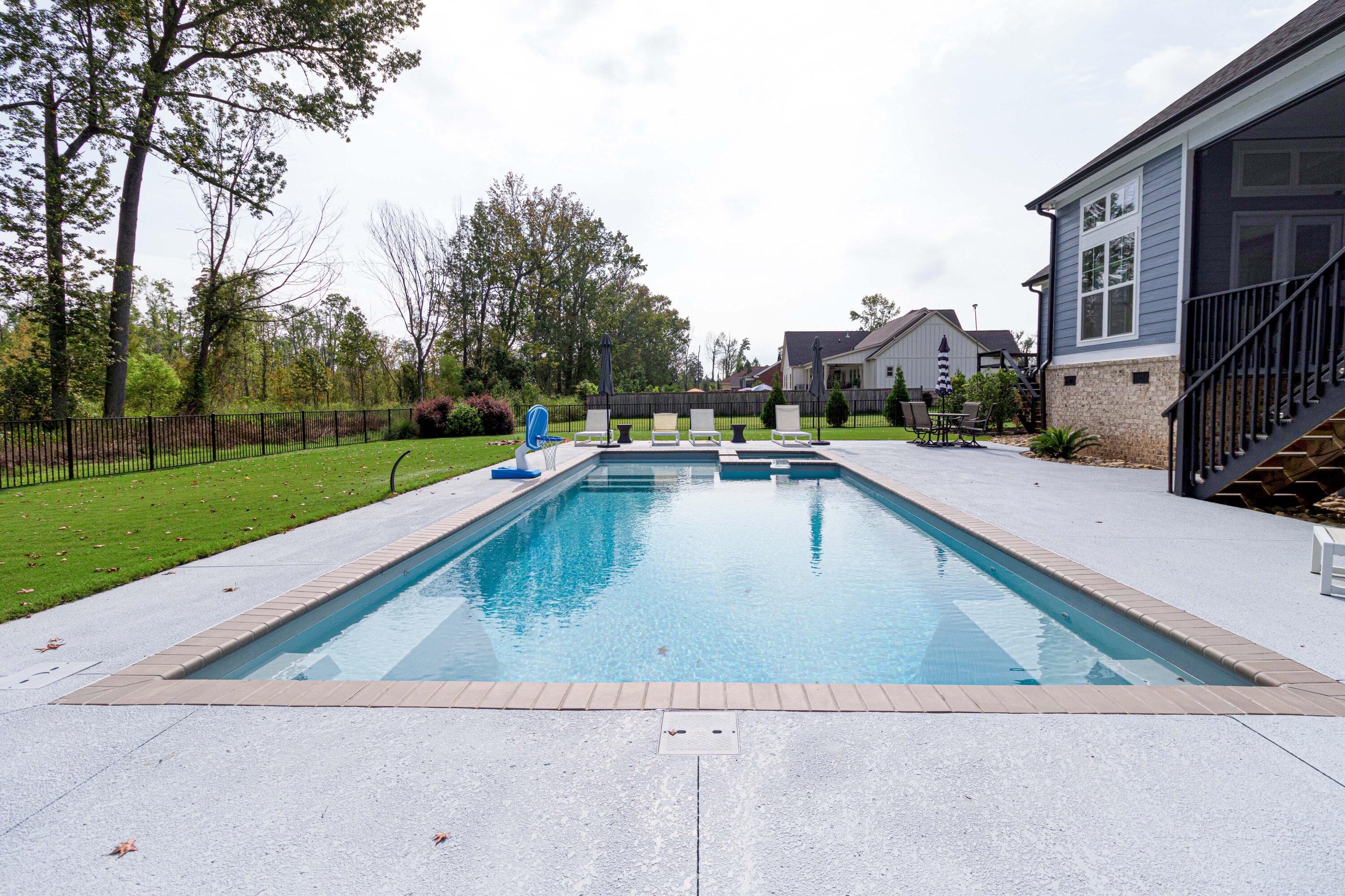 555 Rivernorth Dr.