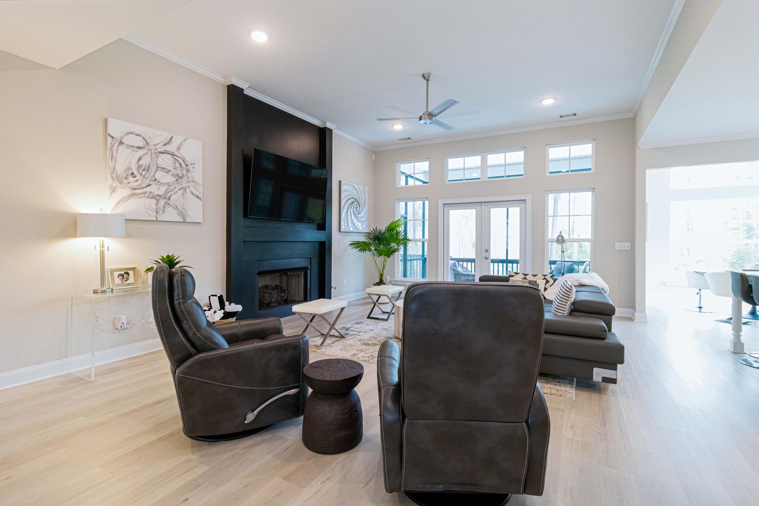 555 Rivernorth Dr.