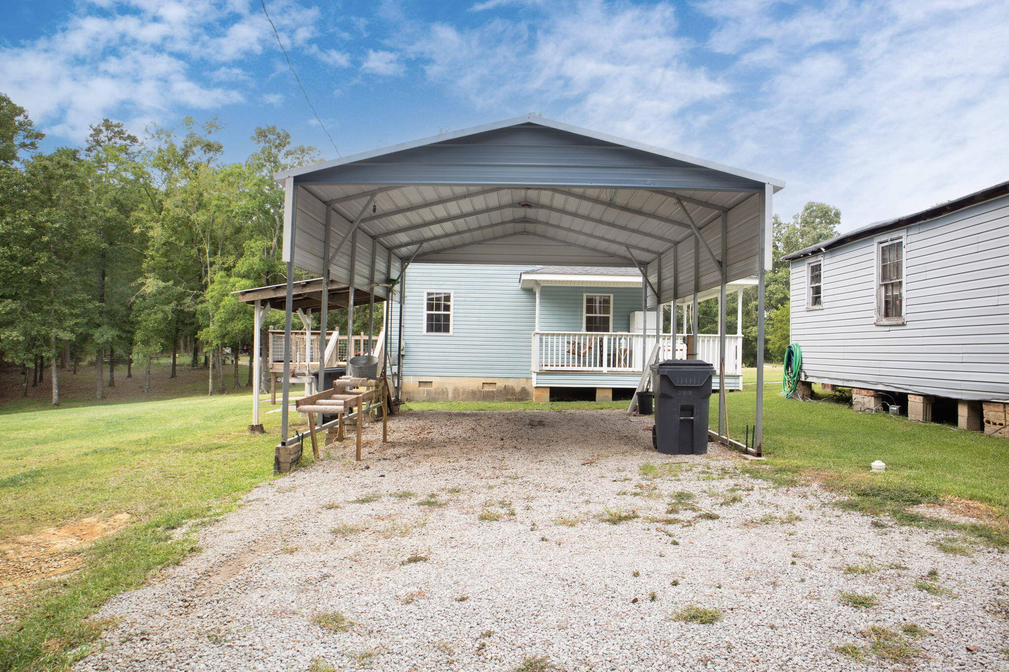 1085 Lake Dr.