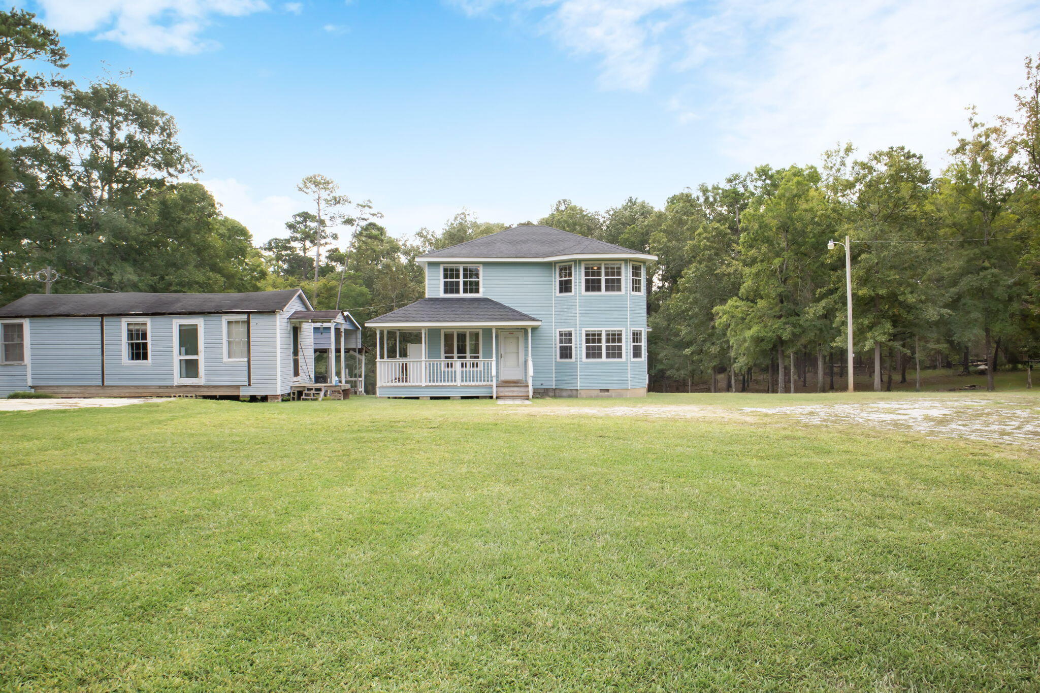 1085 Lake Dr.