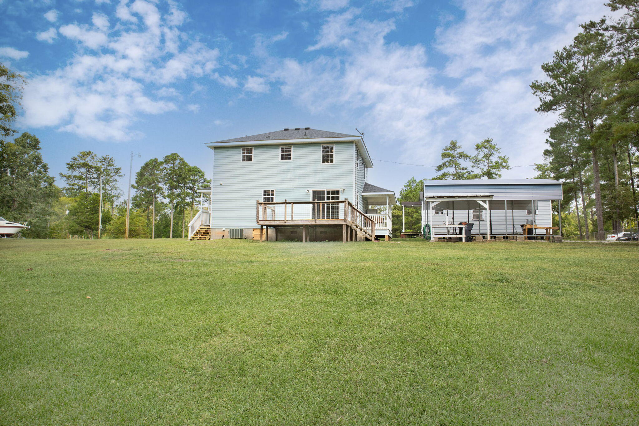 1085 Lake Dr.