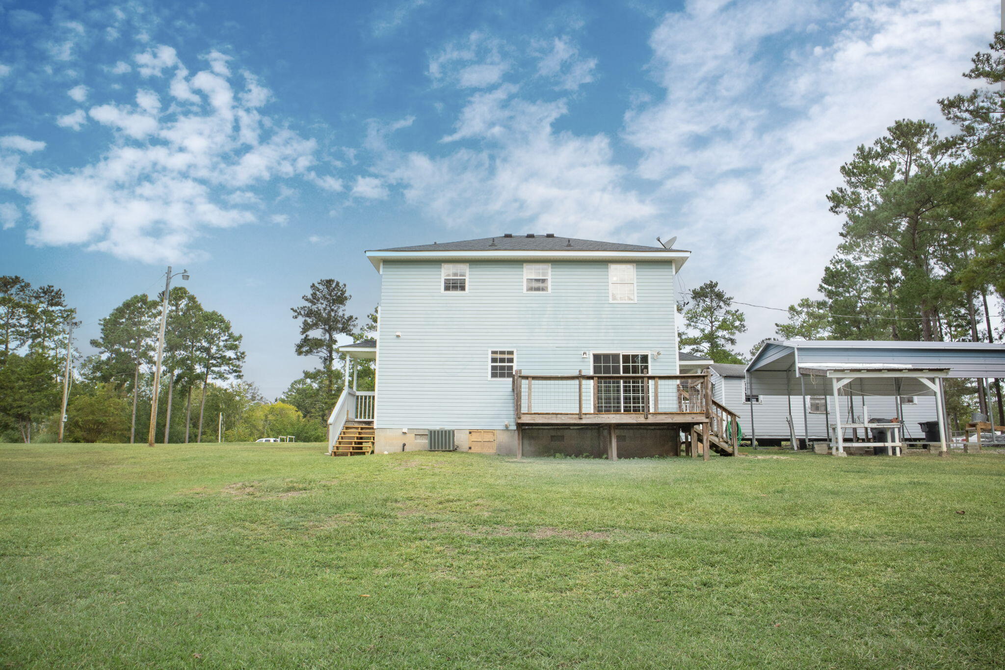 1085 Lake Dr.