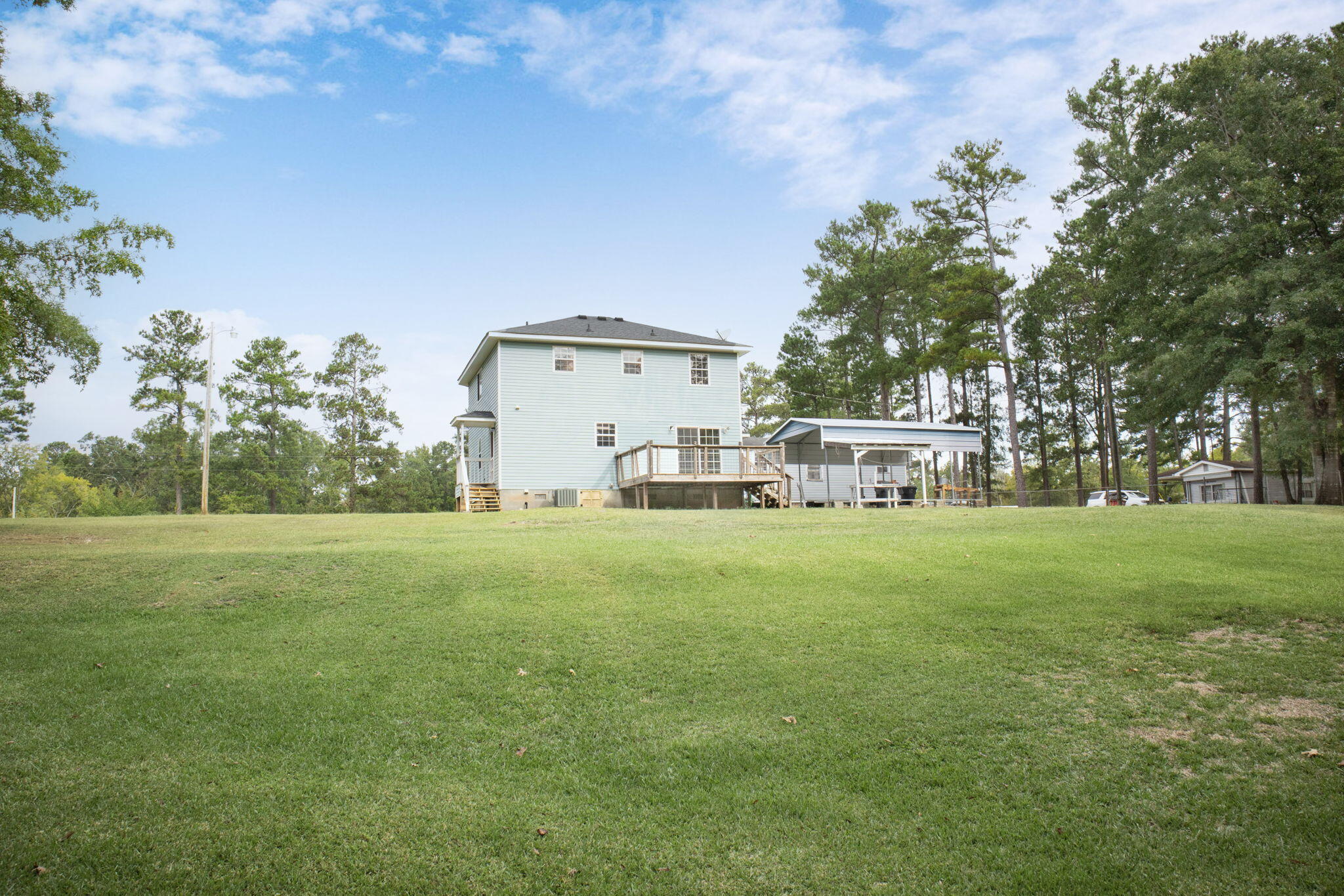1085 Lake Dr.