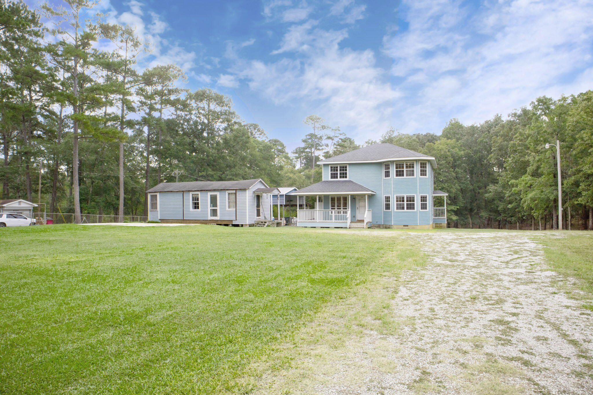 1085 Lake Dr.
