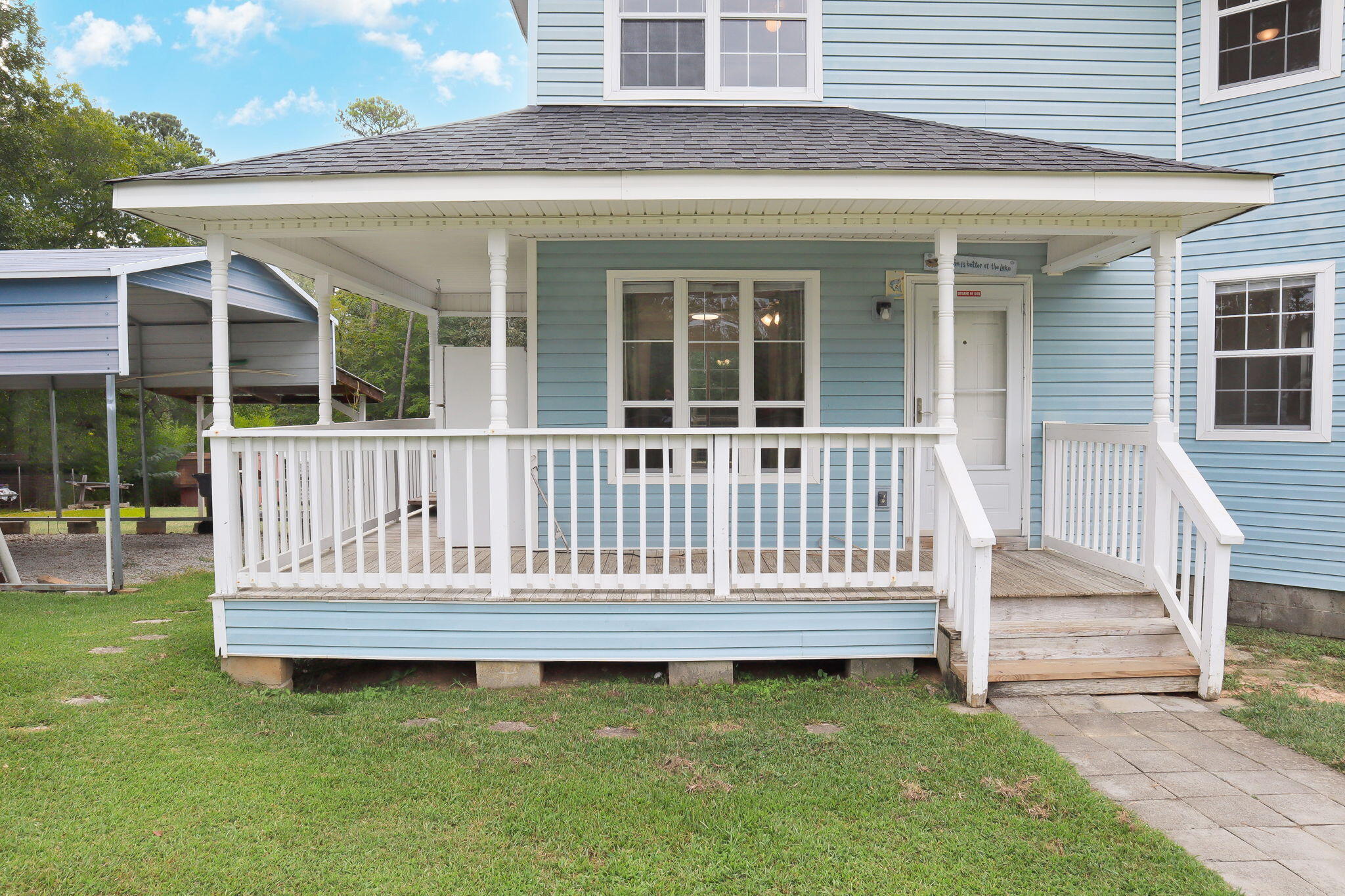 1085 Lake Dr.