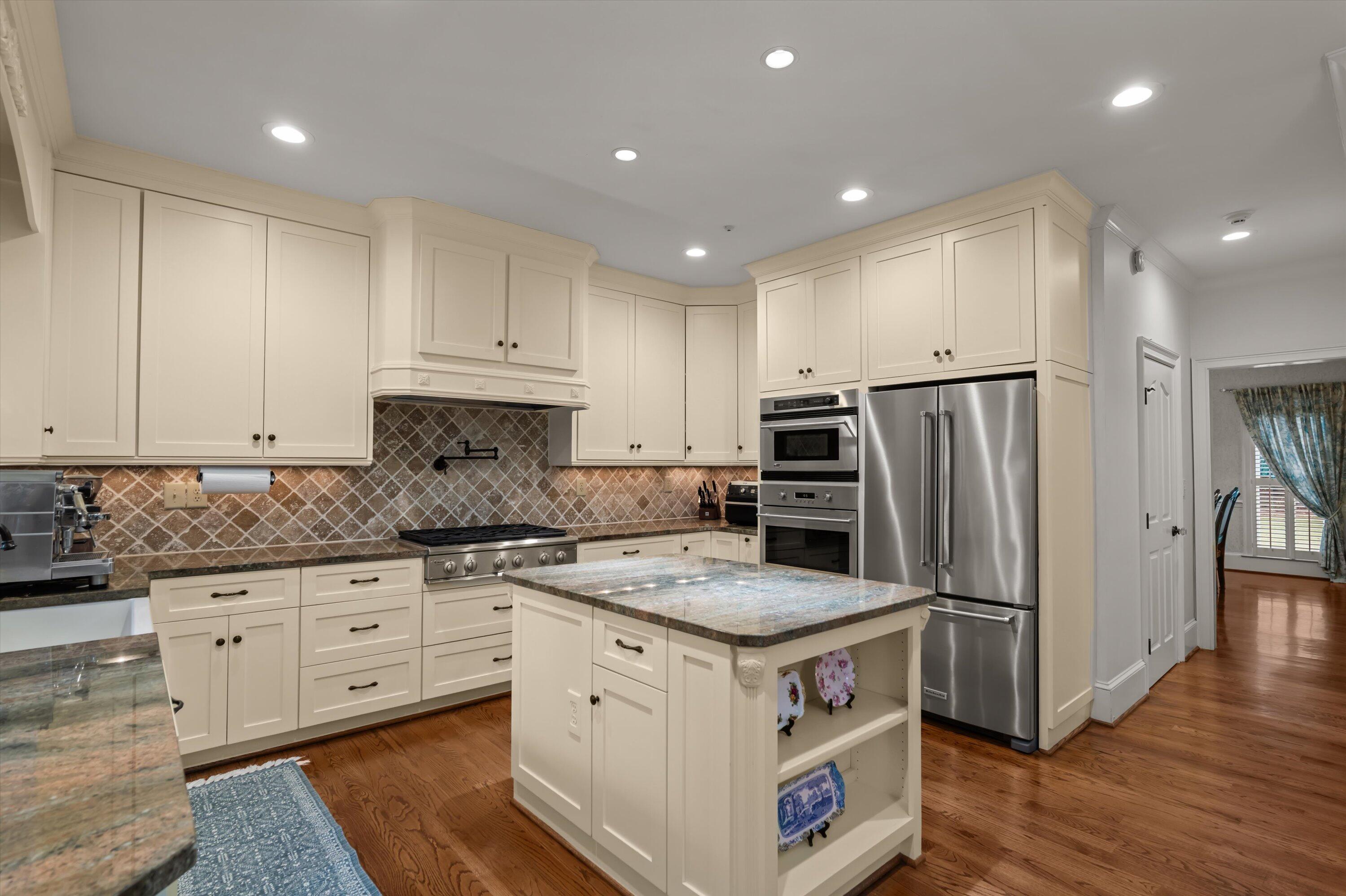 3644 Point Comfort Landing