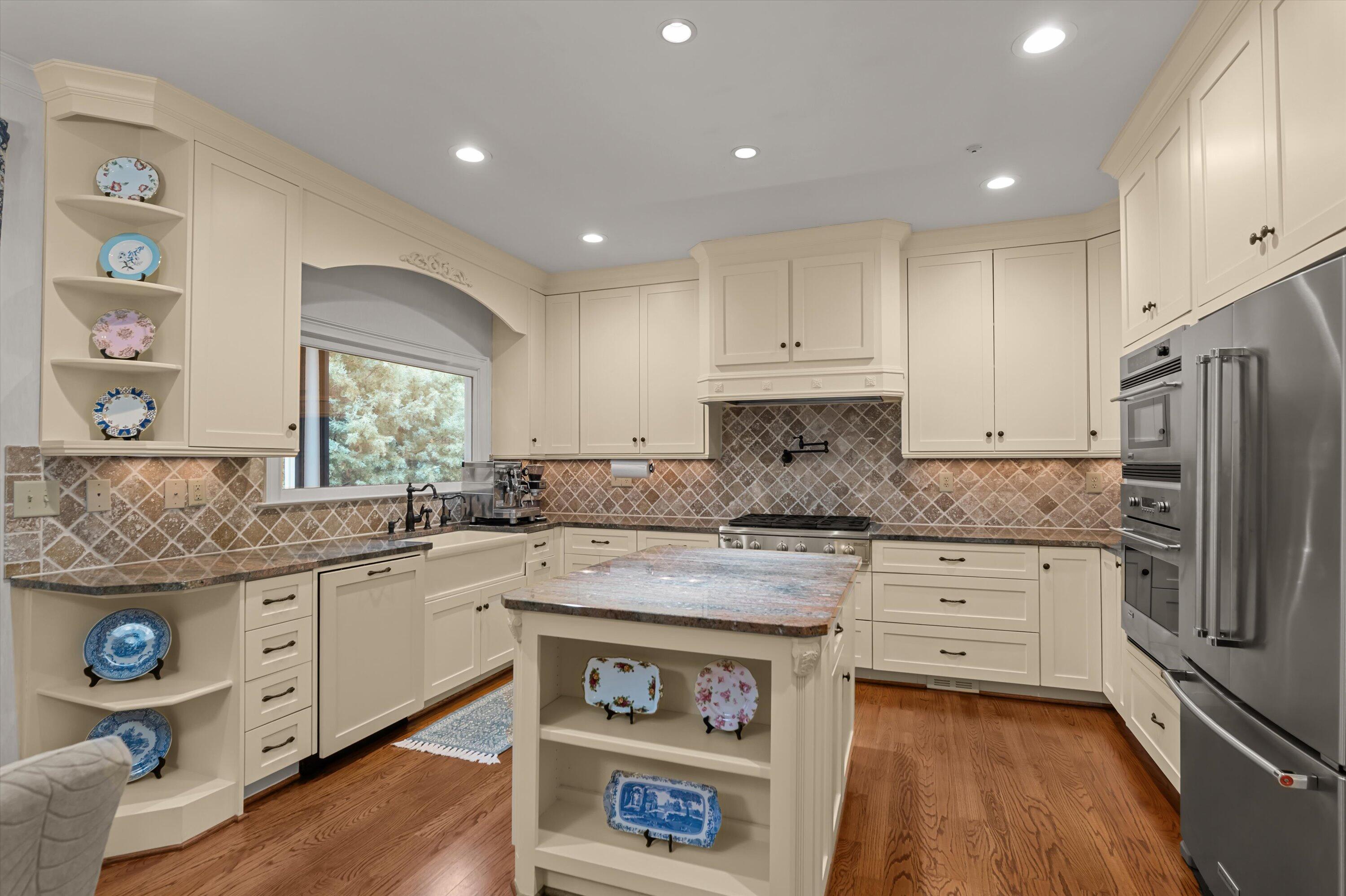 3644 Point Comfort Landing