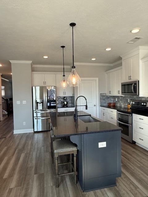 938 Walker Point Drive Drive