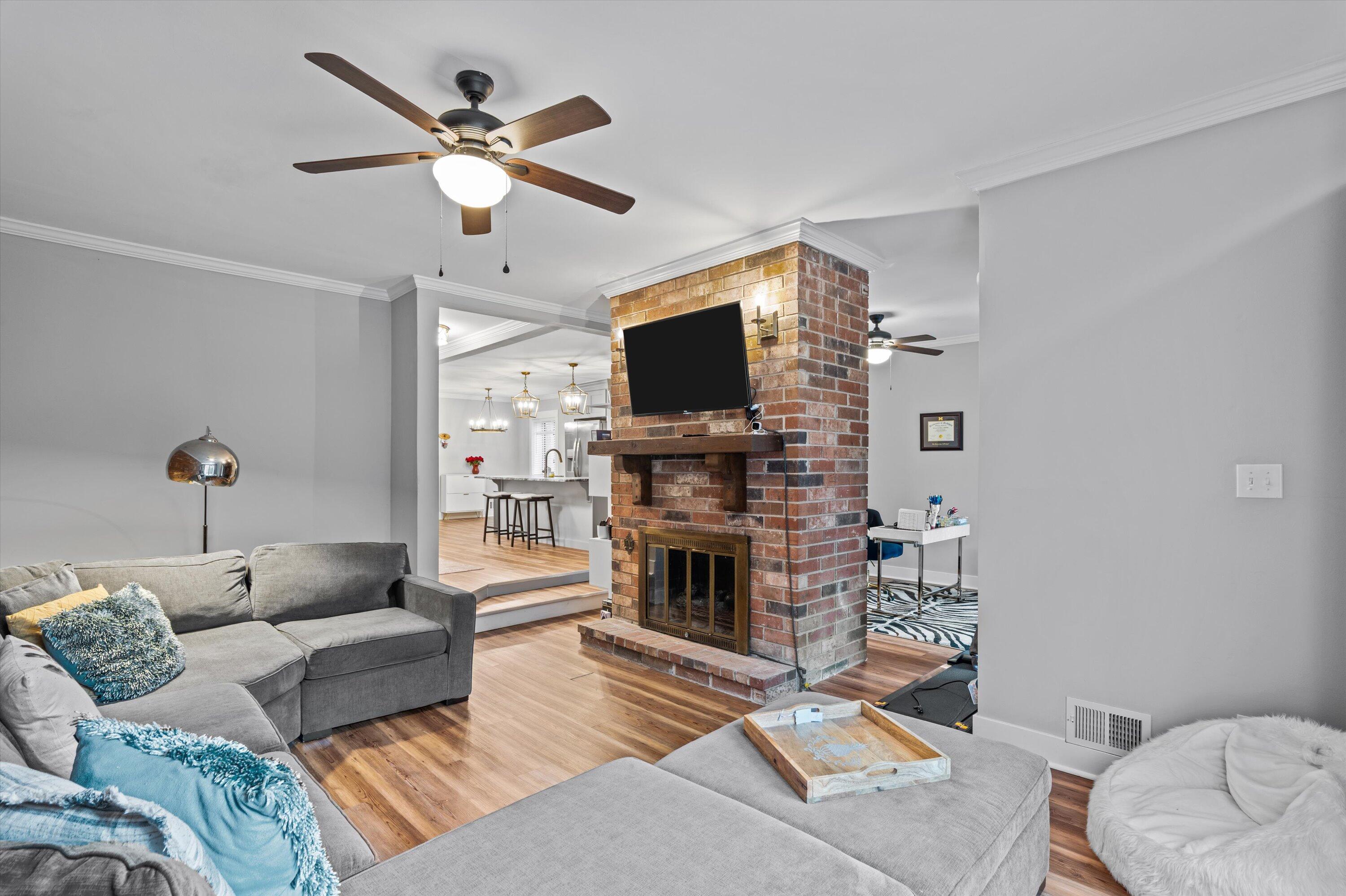 3527 Gleneagles Drive