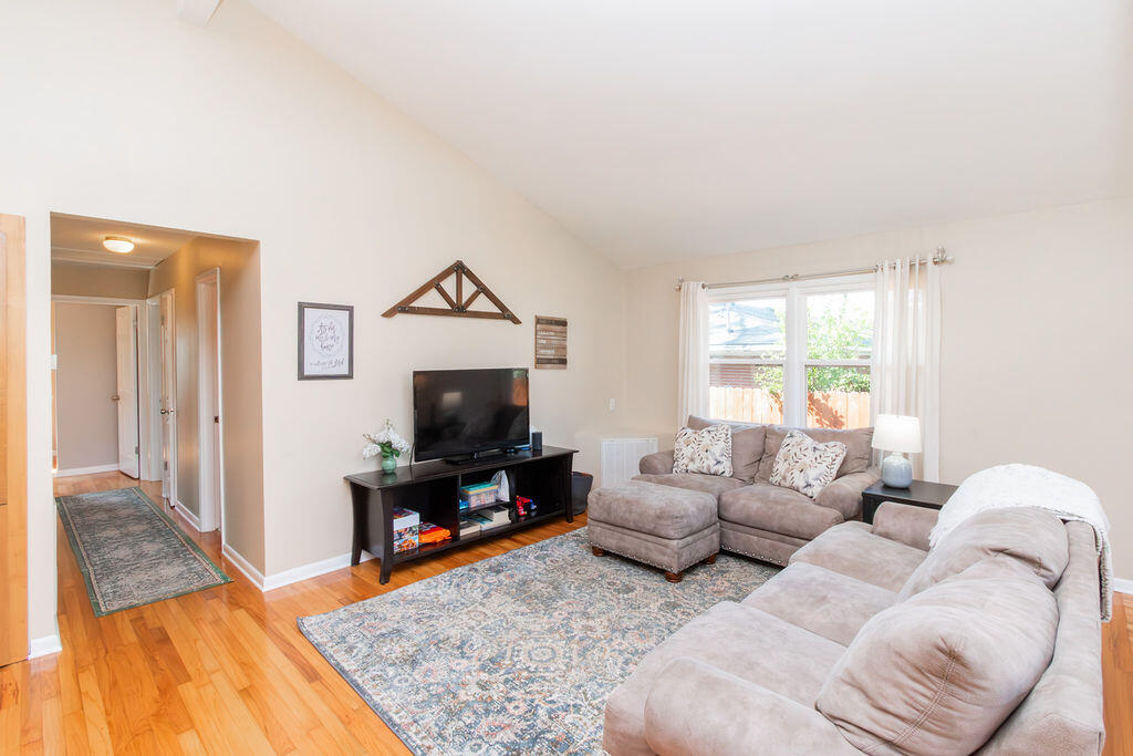 3923 Marsella Avenue