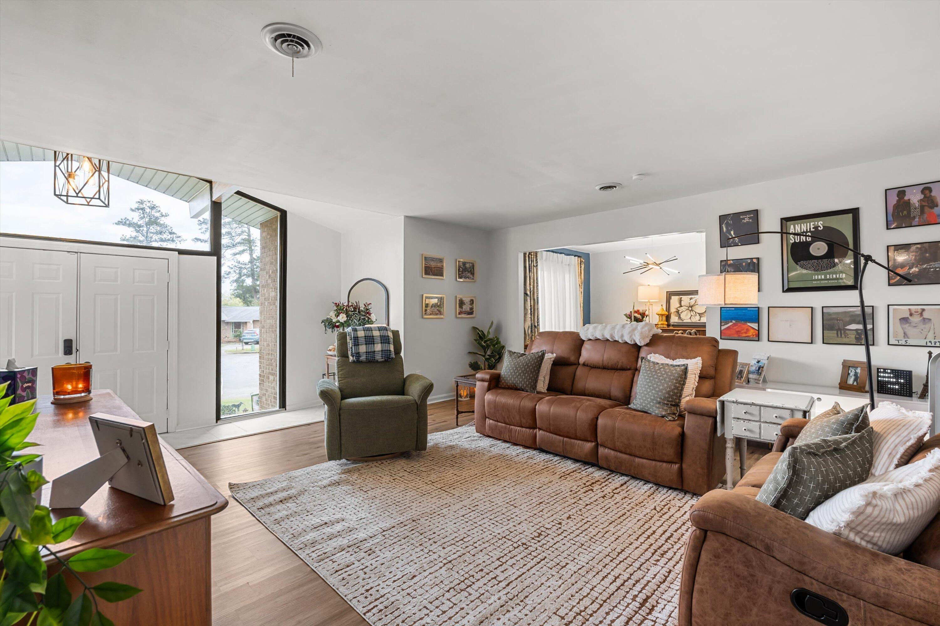 2518 E Springwood Court