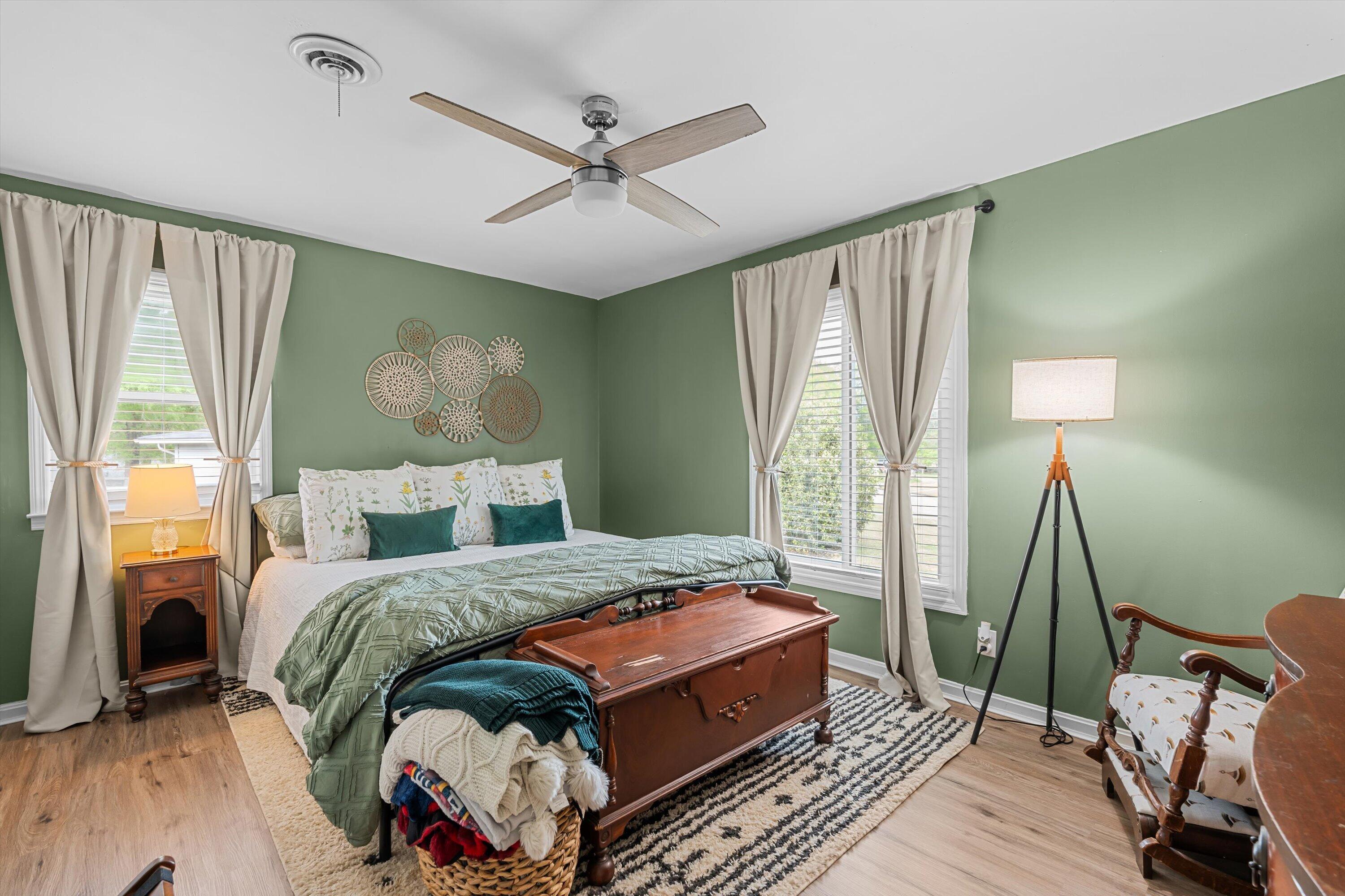 2518 E Springwood Court