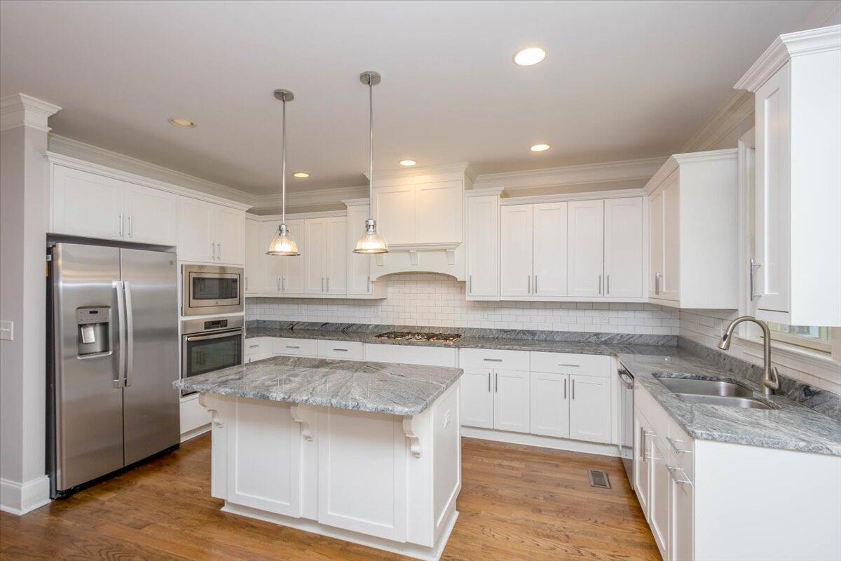 206 Dixon Court