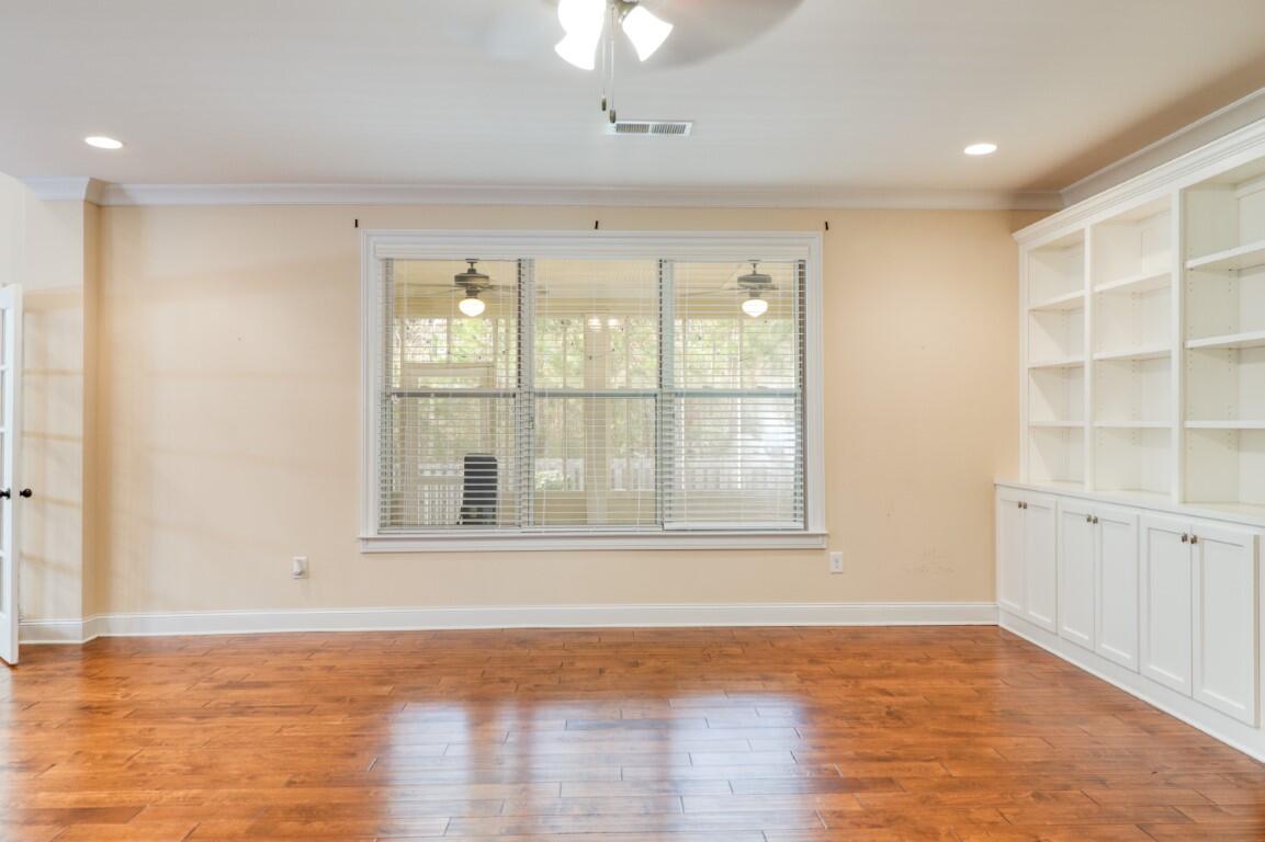 5619 Sunbury Loop