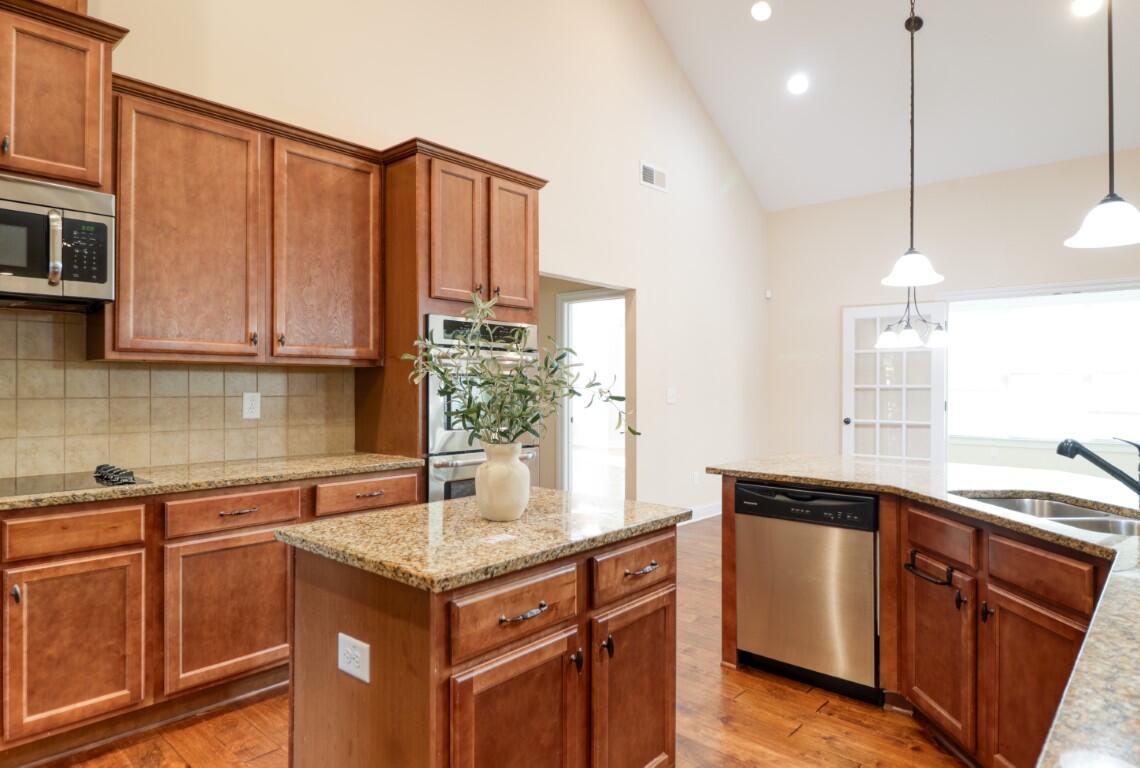 5619 Sunbury Loop