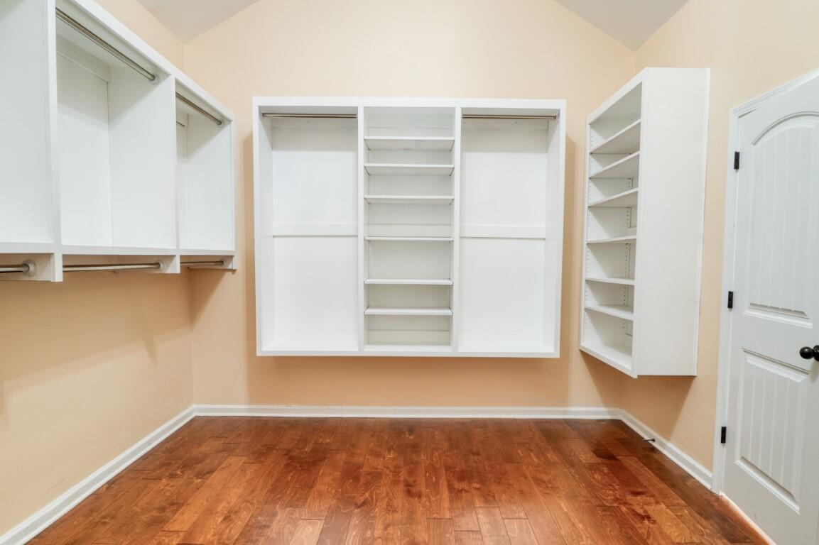 5619 Sunbury Loop